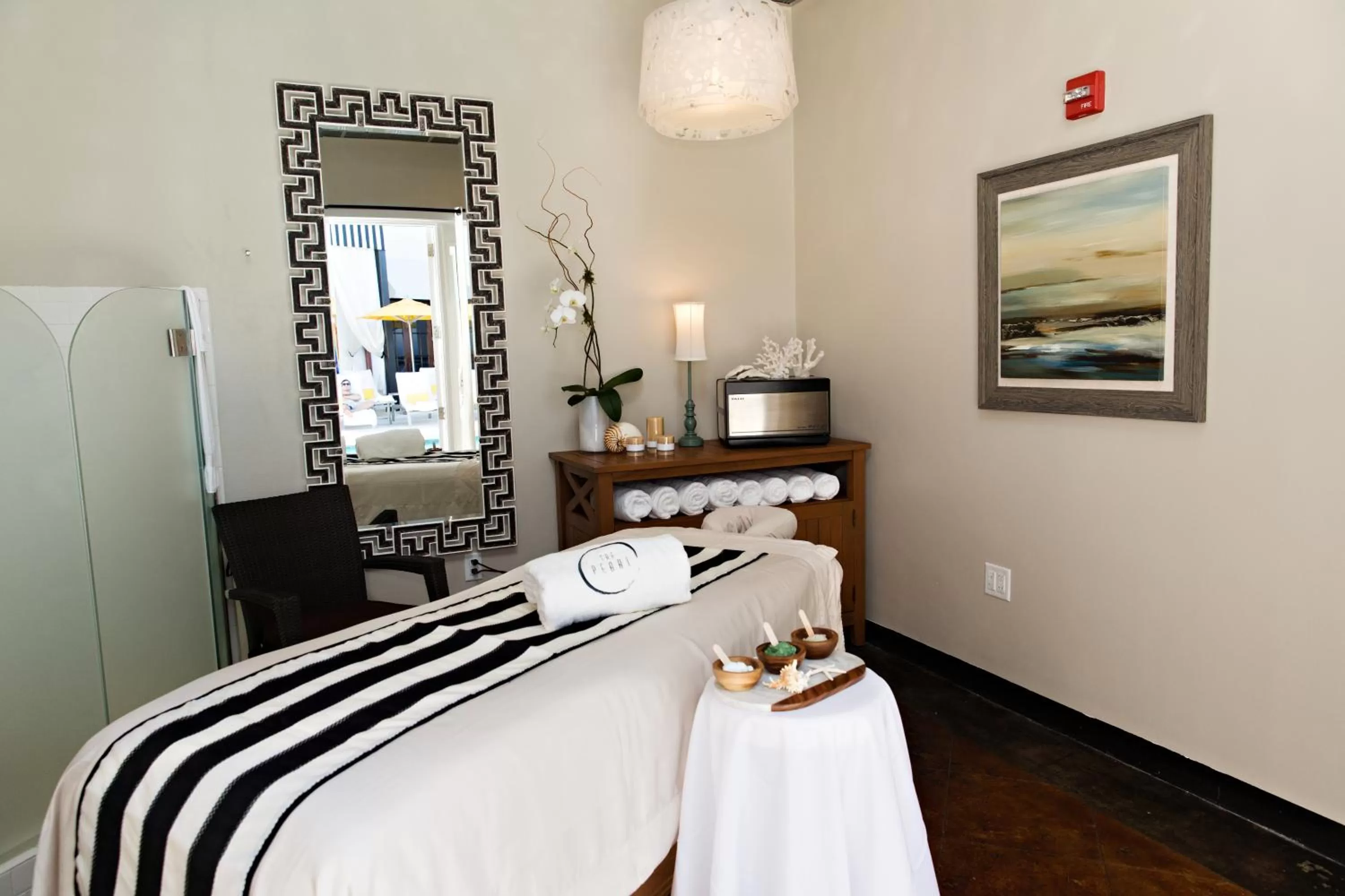 Massage, Bed in The Pearl Hotel