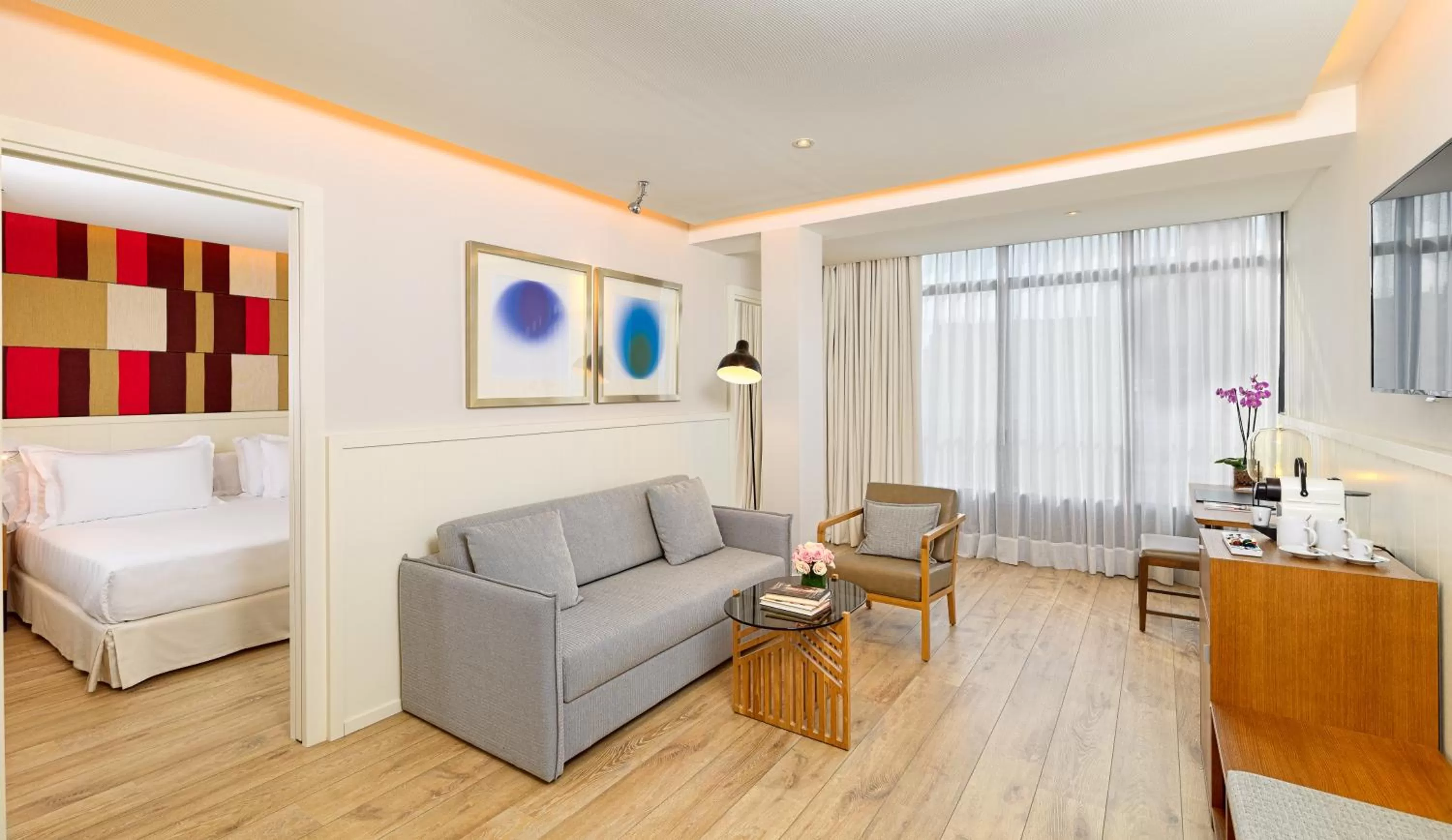 Living room, Bed in H10 Cubik 4* Sup