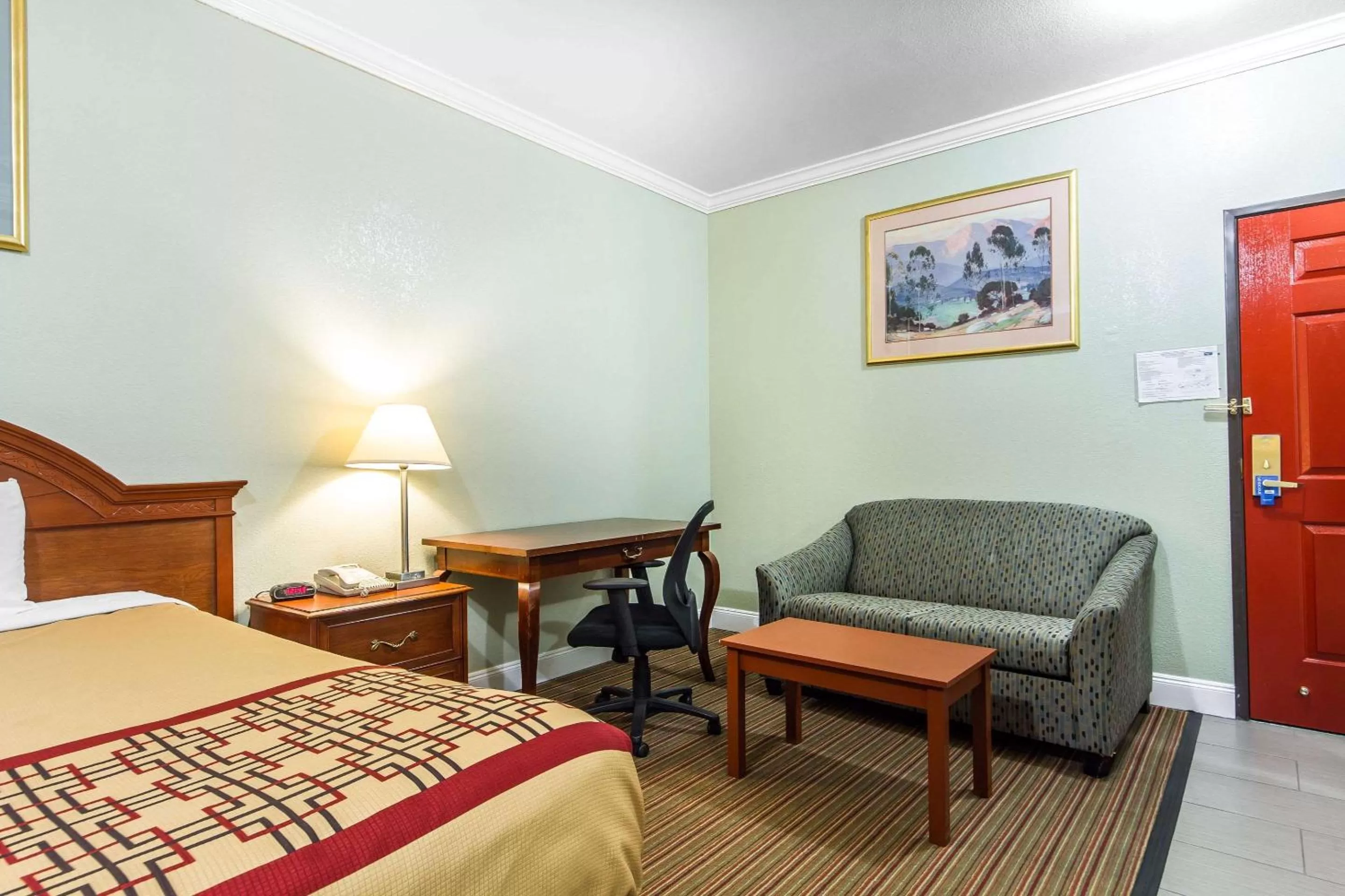 Photo of the whole room, Bed in Rodeway Inn & Suites Hayward - Oakland South