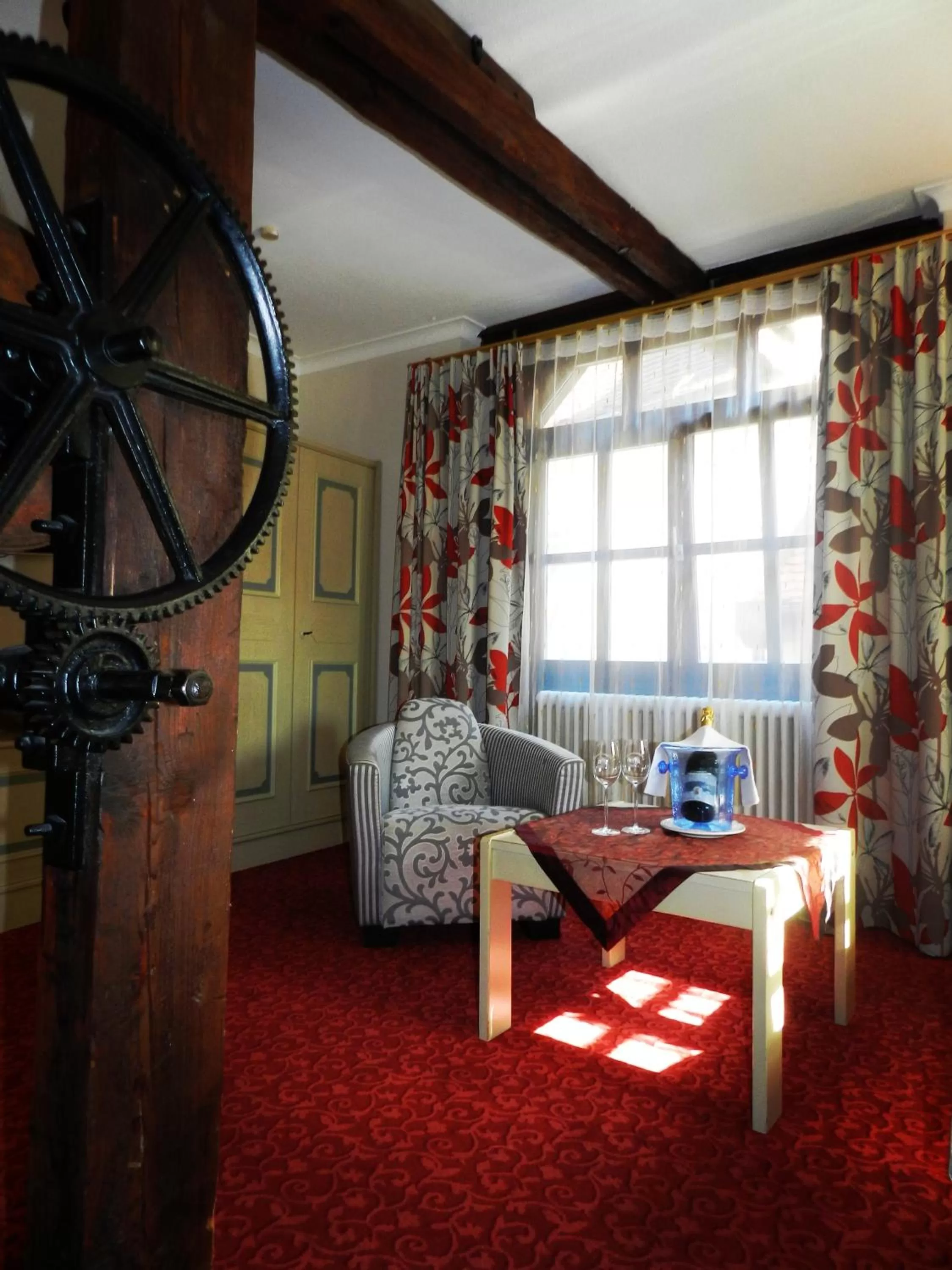 Photo of the whole room in Hotel Löwen-Weinstube