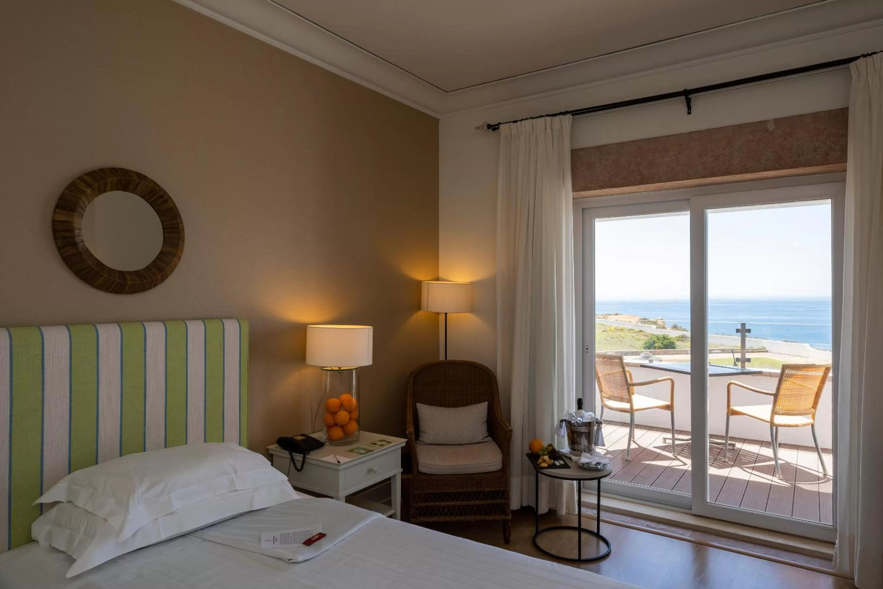 Photo of the whole room, Bed in Pousada de Sagres