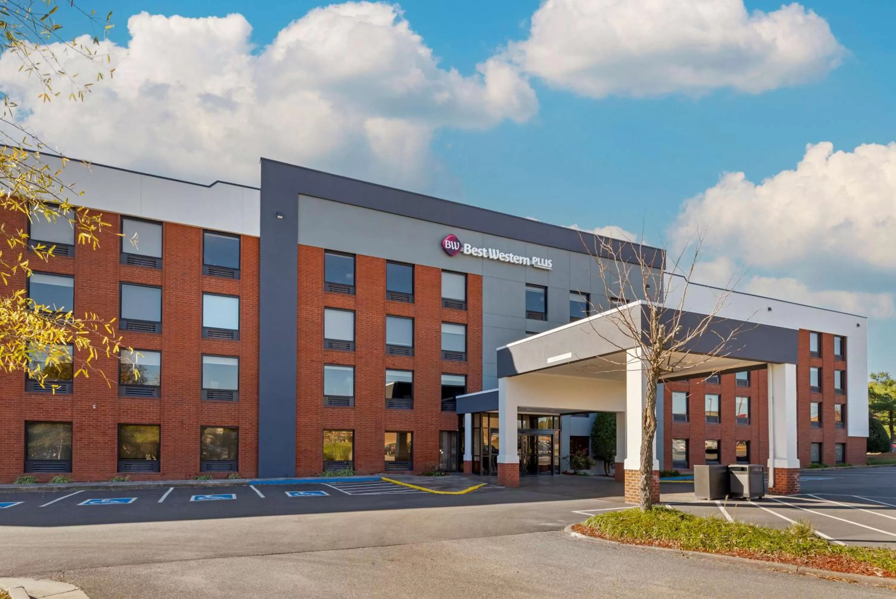 Property building in Best Western PLUS Executive Hotel Richmond