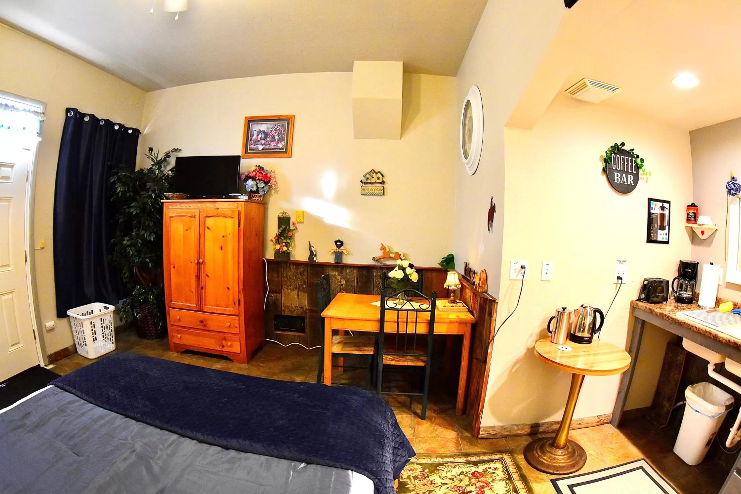 Dining area in Salmon River Inn