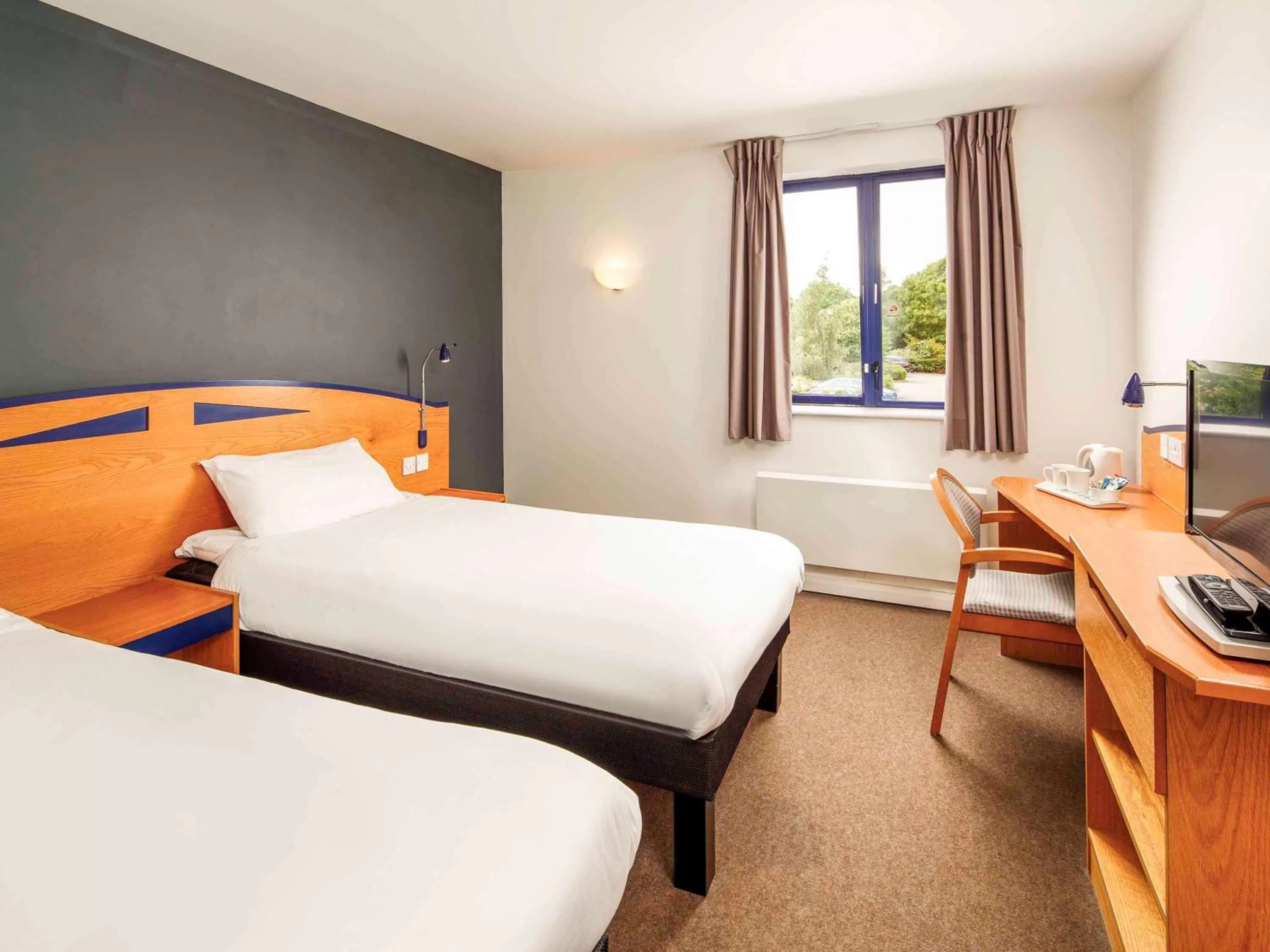 Photo of the whole room in ibis Chesterfield North - Barlborough