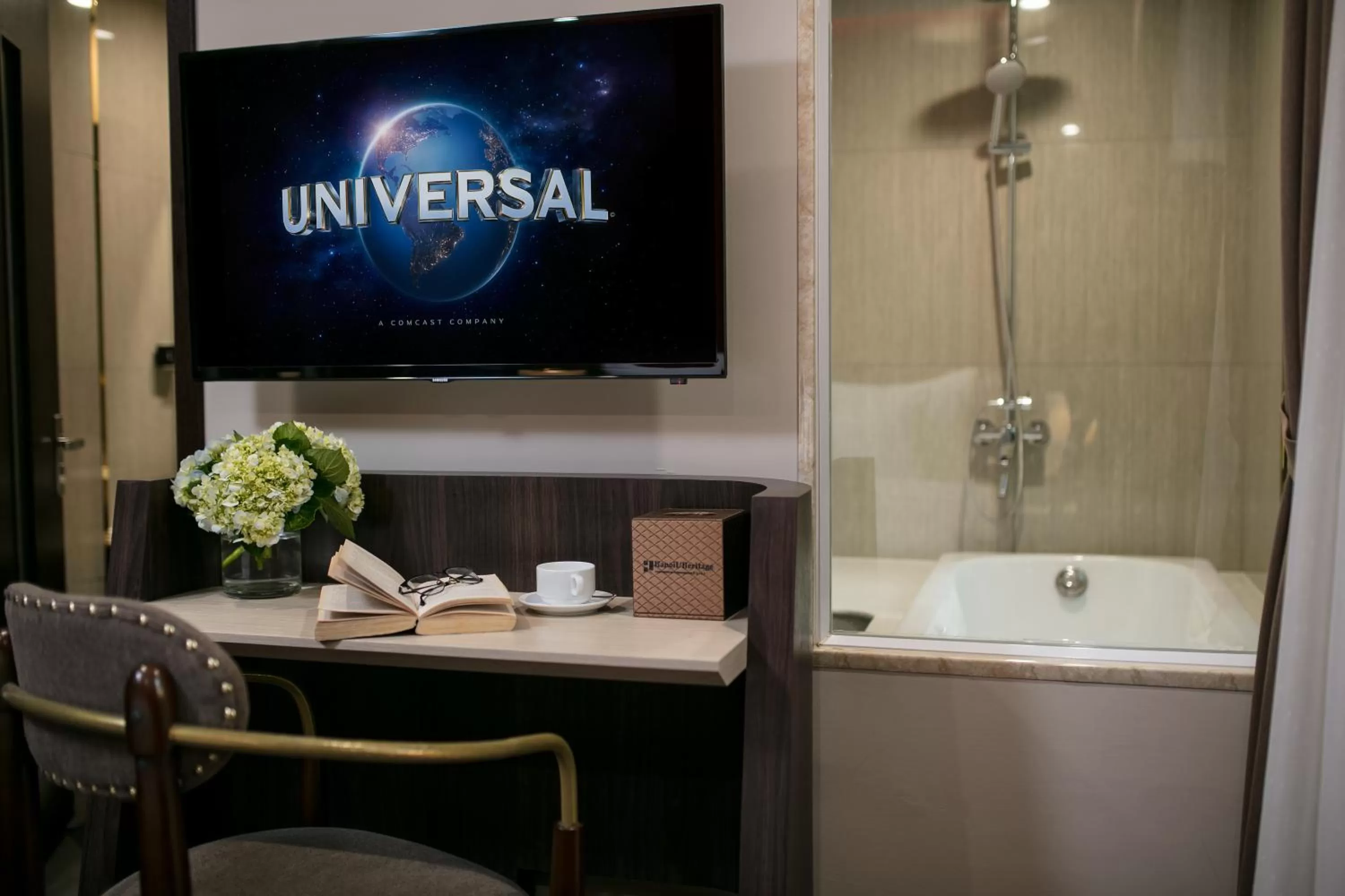 TV and multimedia in Hanoi L'Heritage Diamond Hotel & Spa