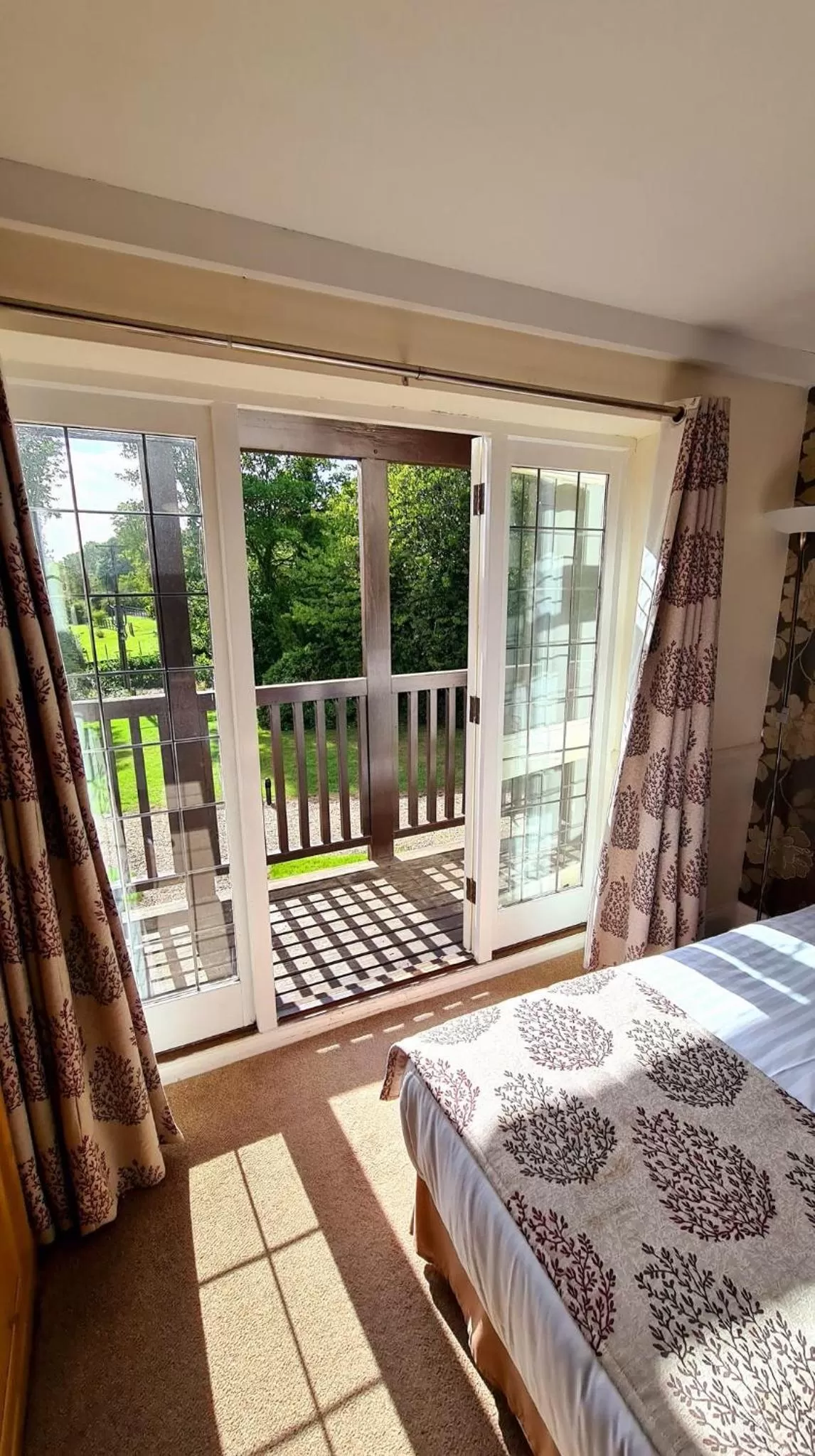 Balcony/Terrace, Bed in Farnham House Hotel