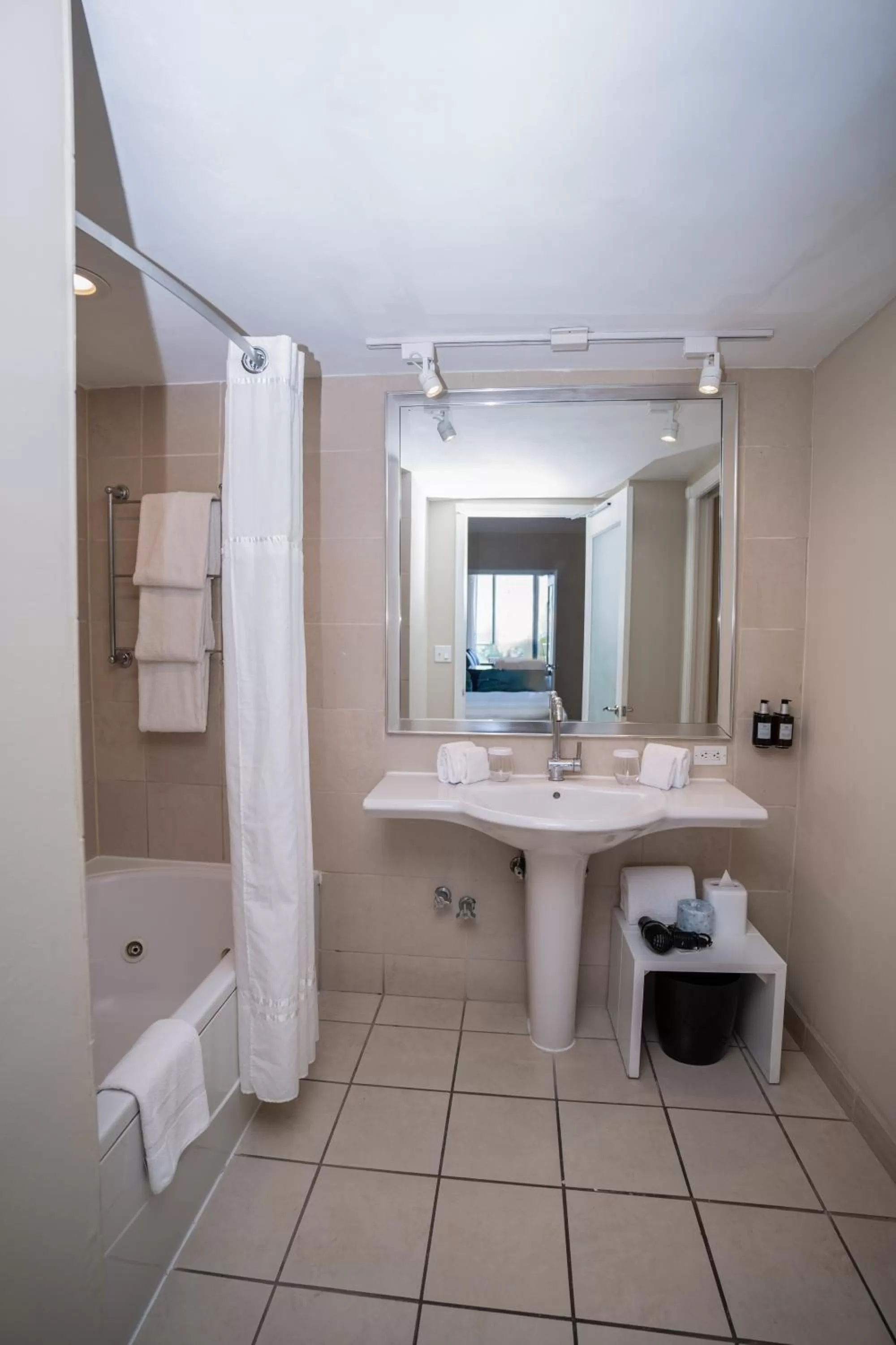 Shower in The Sagamore Hotel South Beach