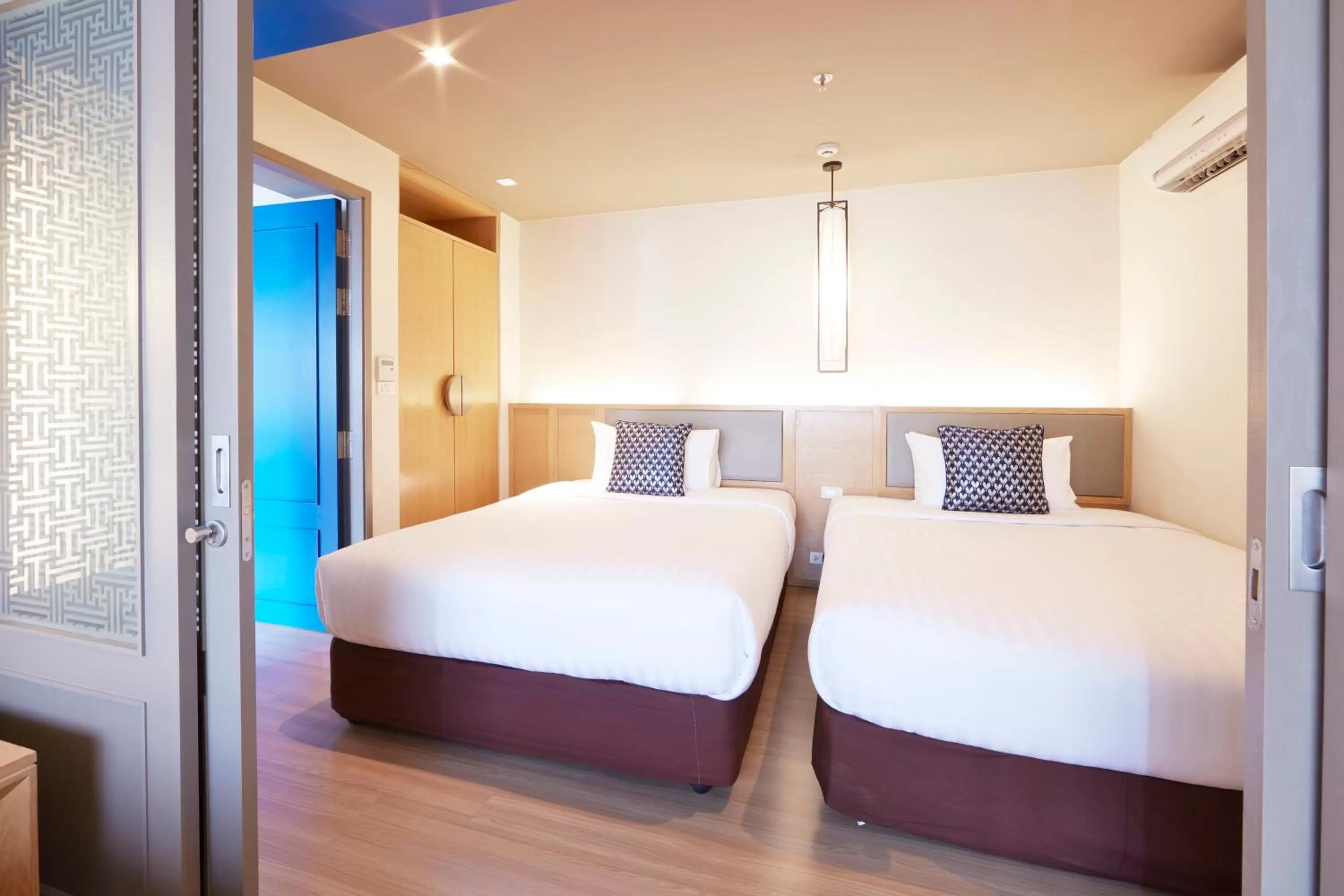 Bed in The Quarter Hualamphong by UHG