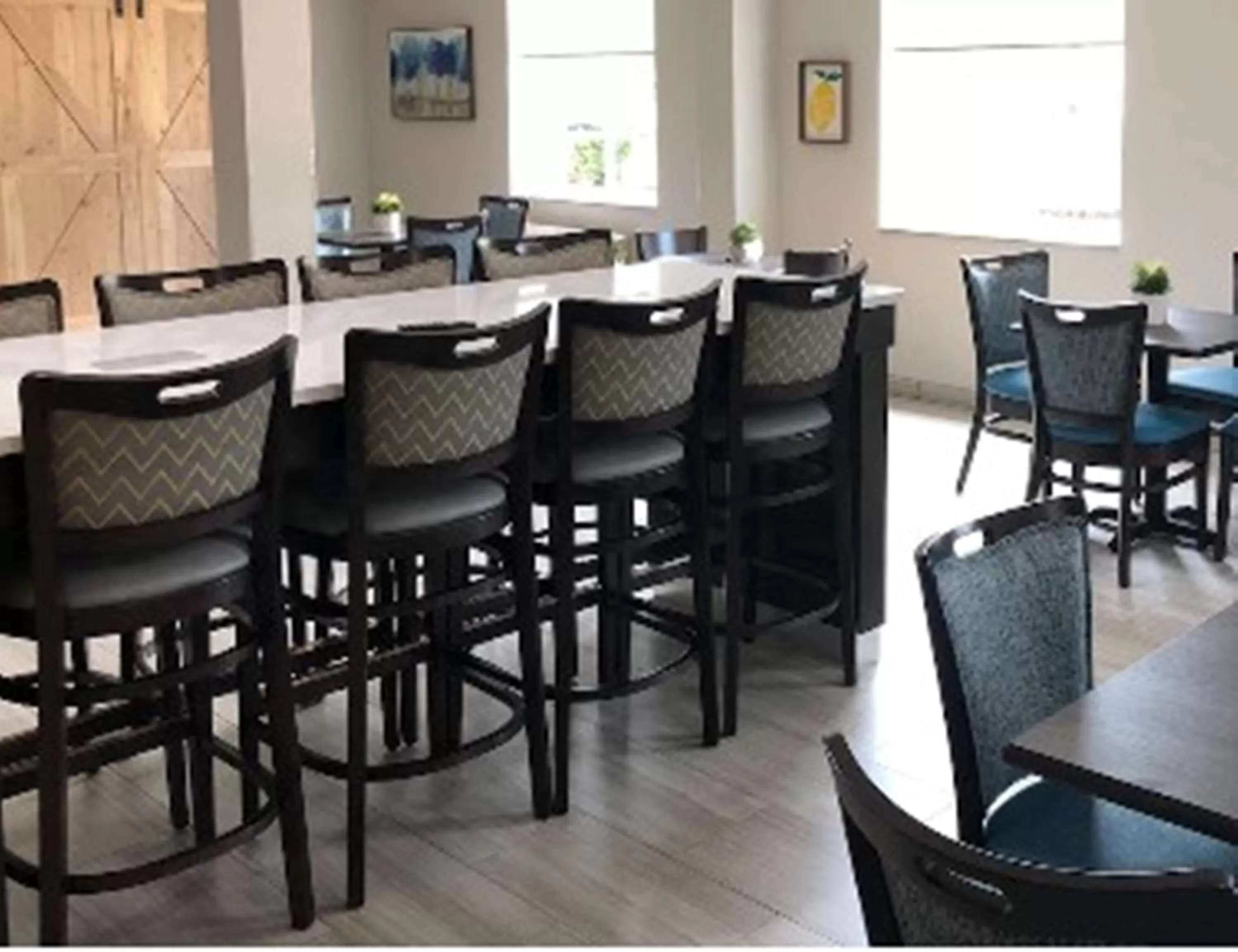 Dining area in Quality Inn & Suites Roanoke - Fort Worth North