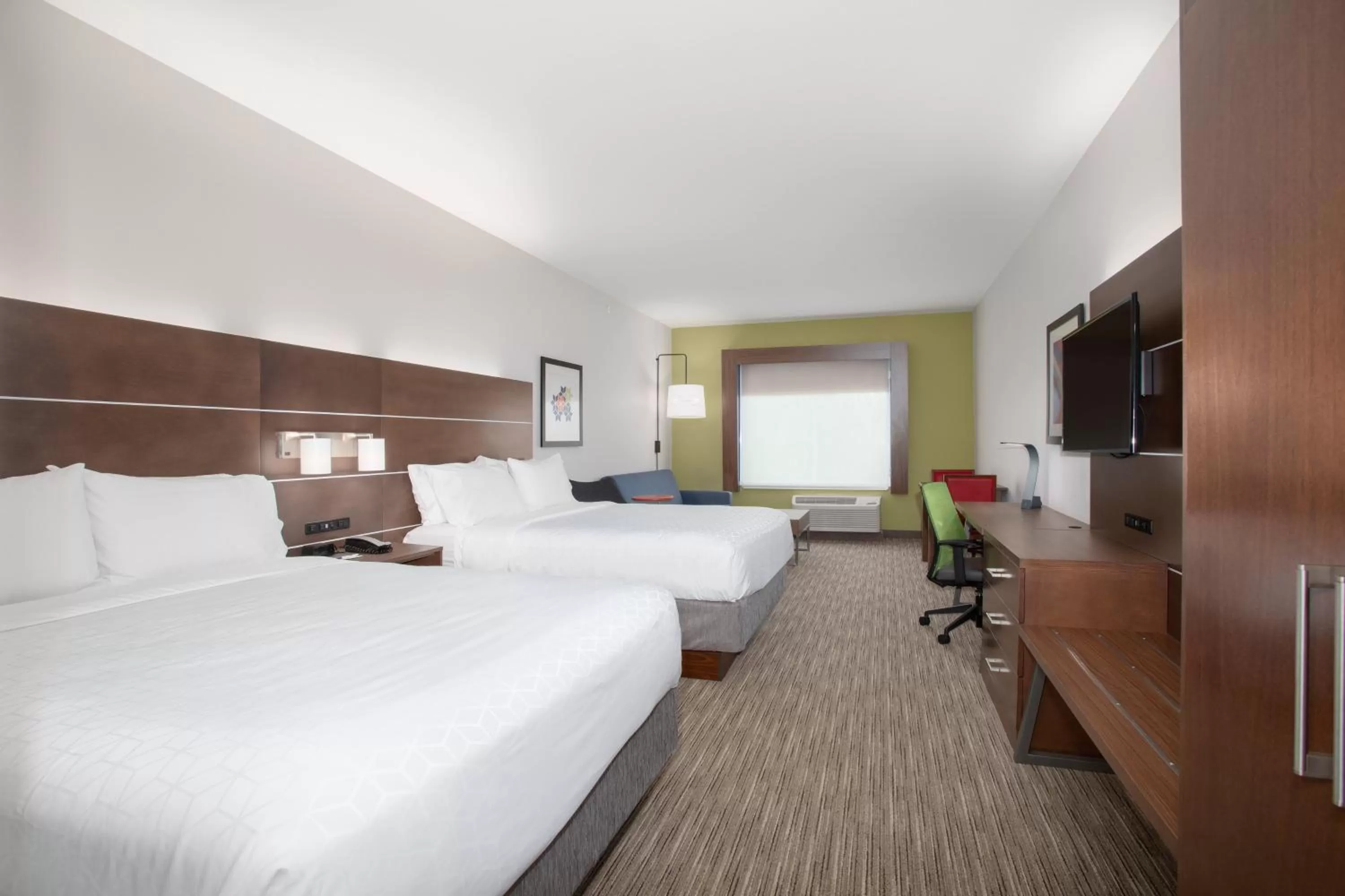 Photo of the whole room, Bed in Holiday Inn Express & Suites - Sterling by IHG