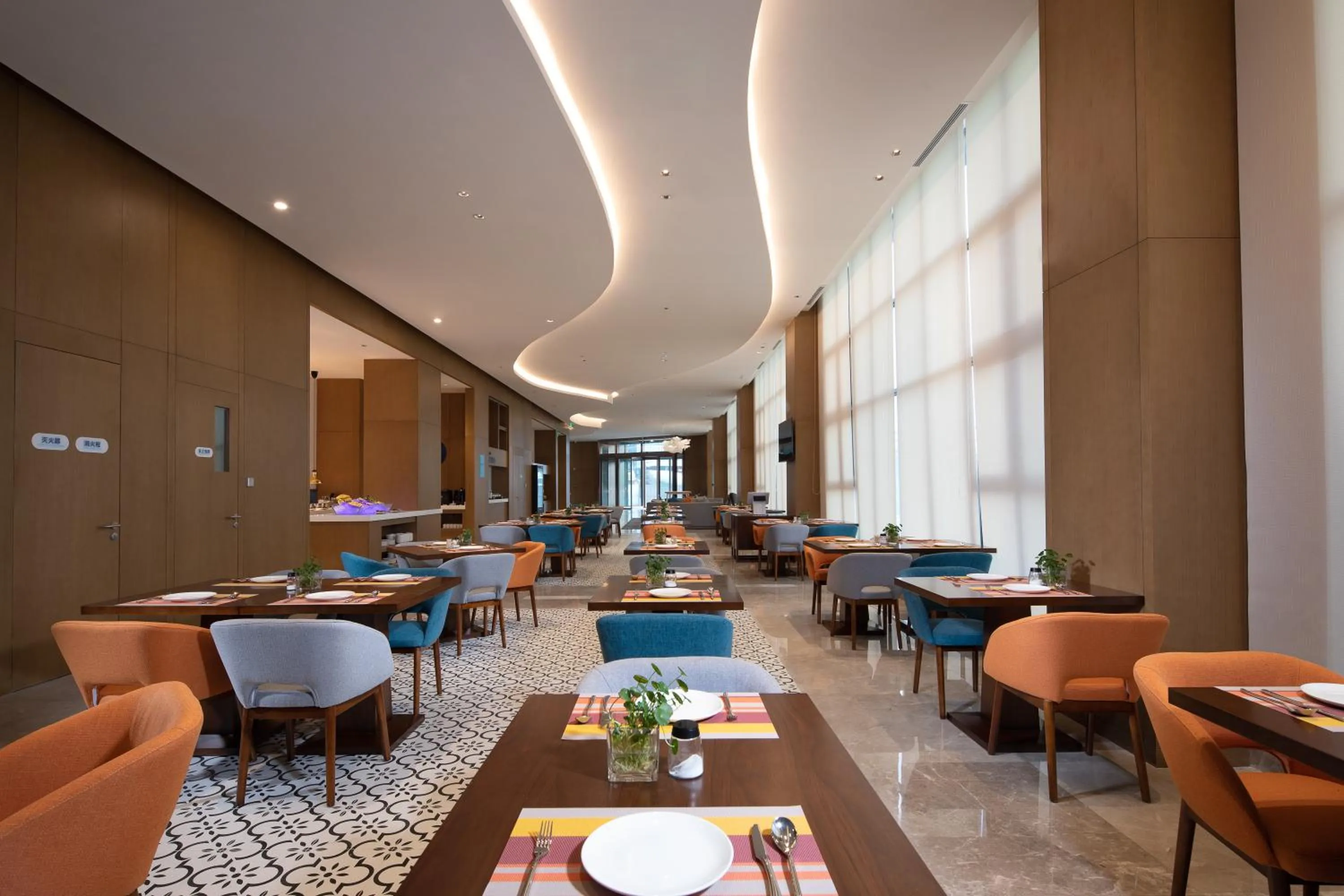 Restaurant/places to eat in Holiday Inn Express Chengdu Longquanyi North by IHG