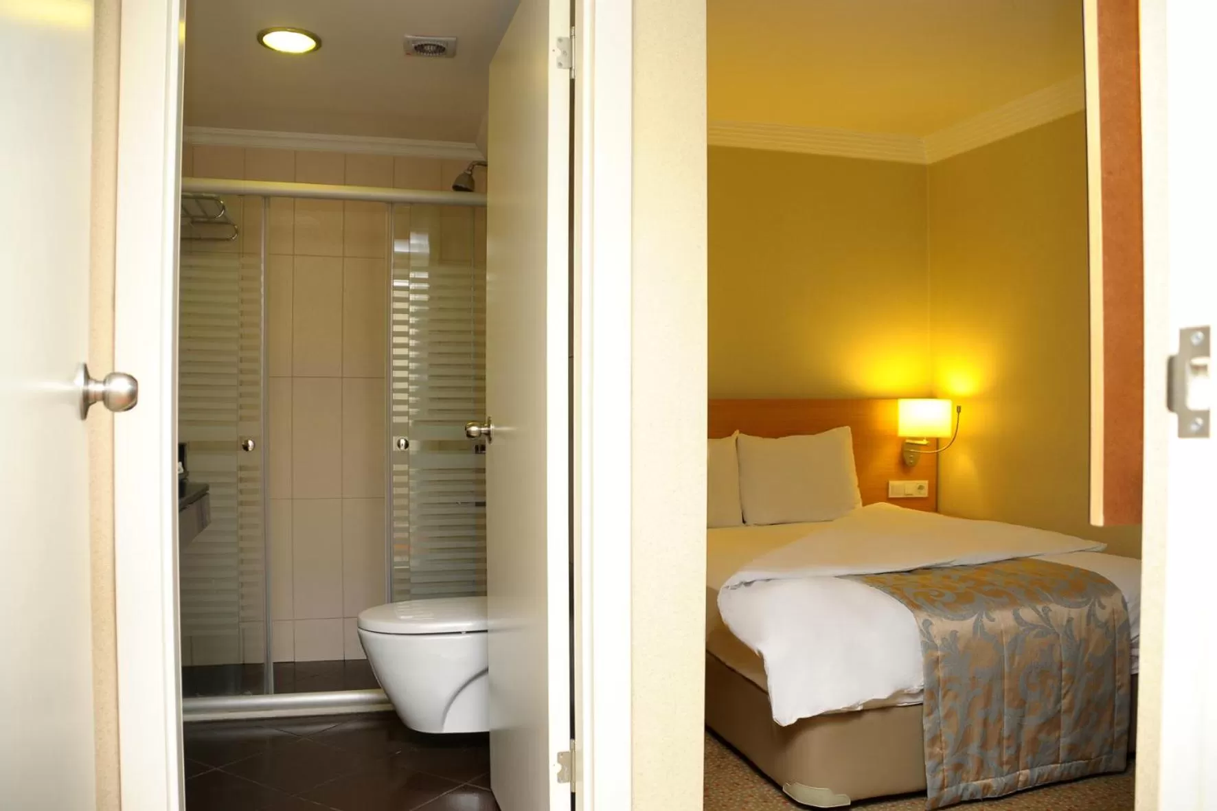 Bedroom, Bed in Sahinbey Hotel