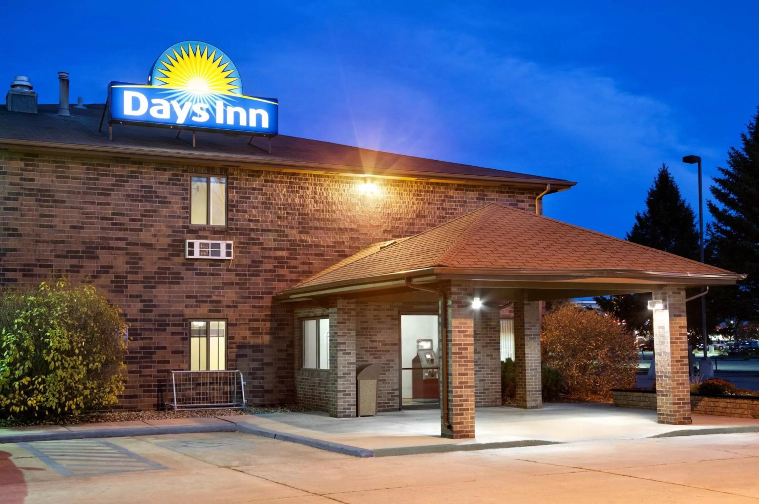 Facade/entrance in Days Inn by Wyndham Columbia Mall