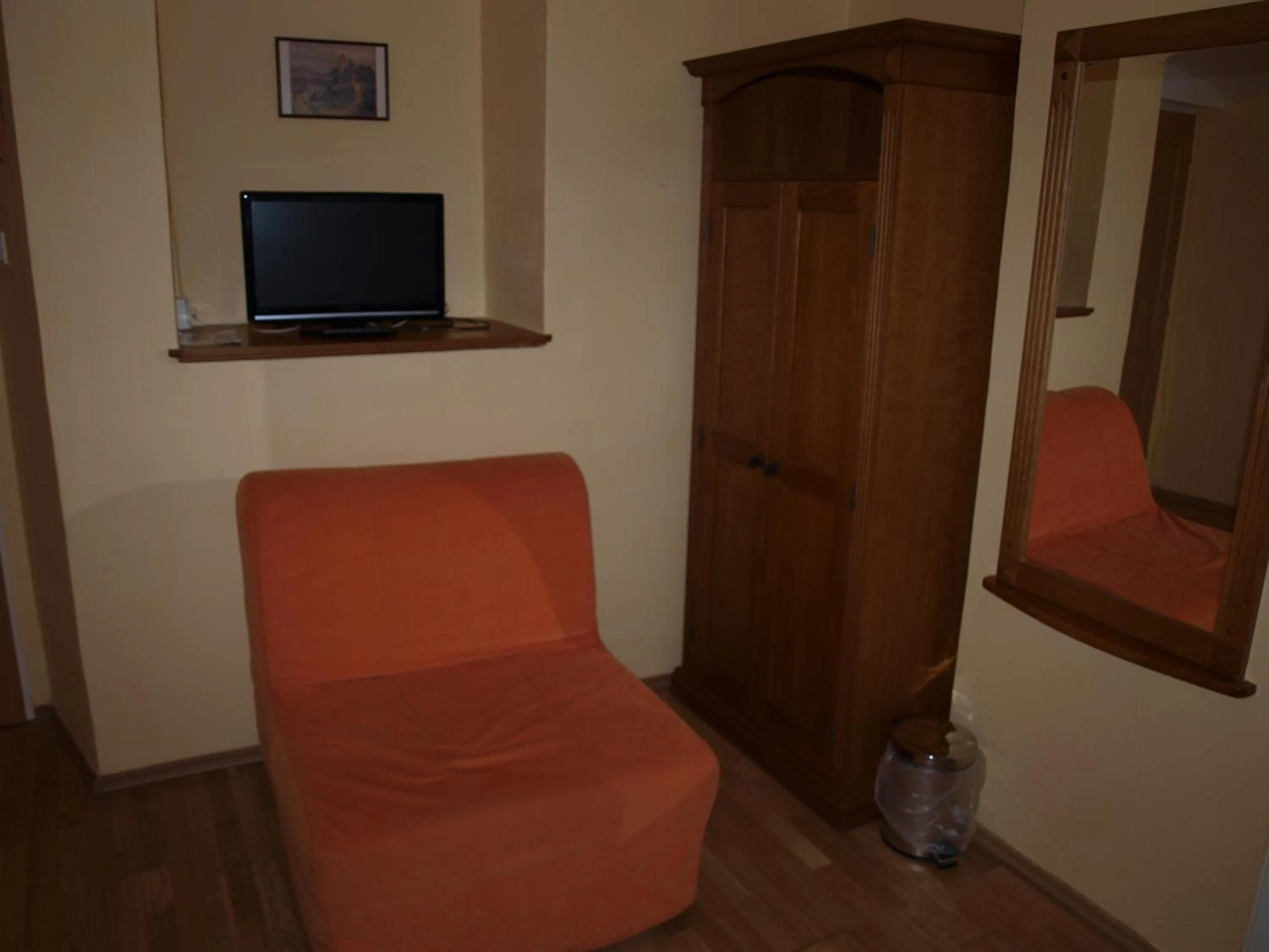 Photo of the whole room in Hotel King George