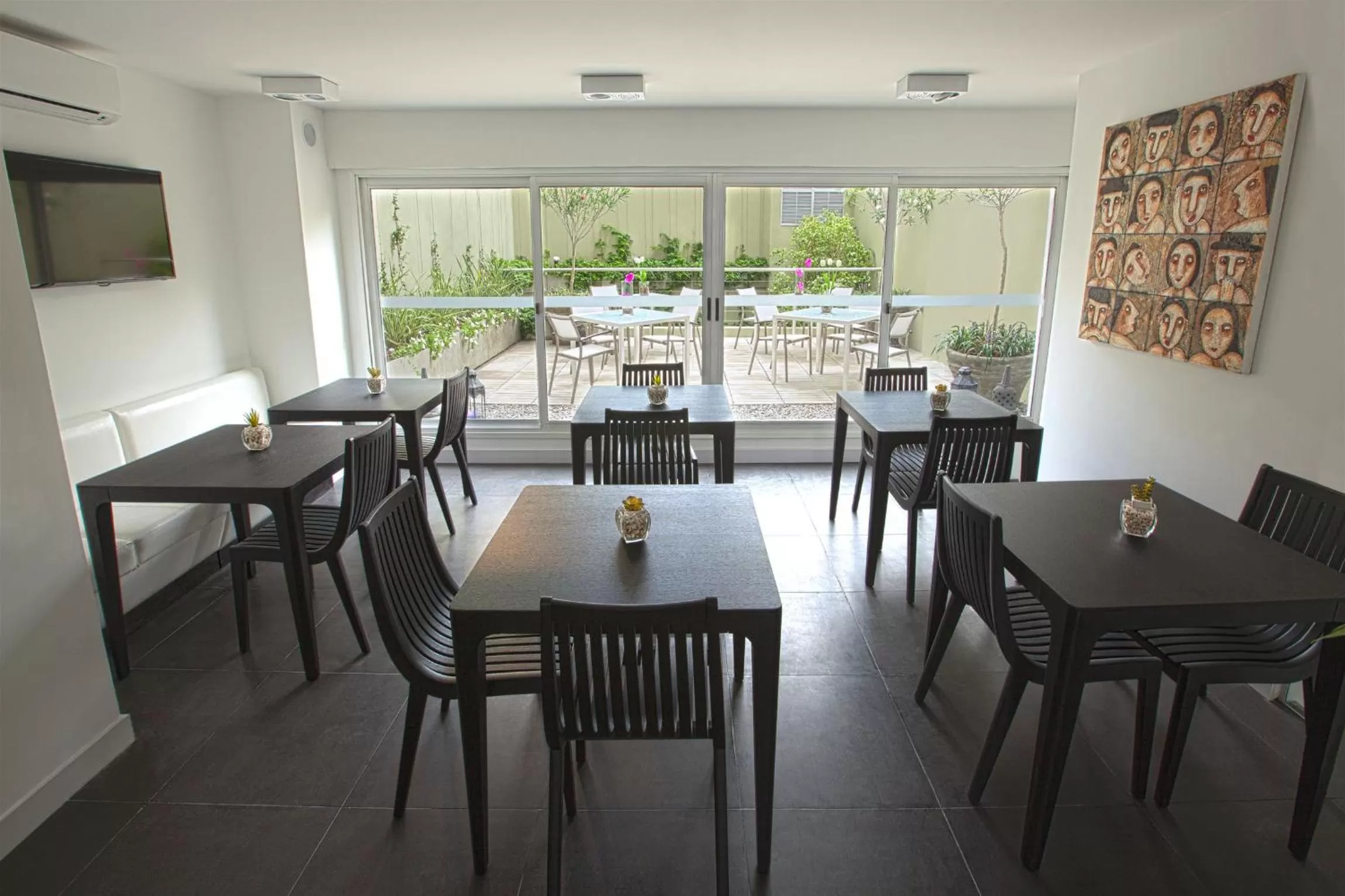 Restaurant/places to eat in Mercure Montevideo Punta Carretas