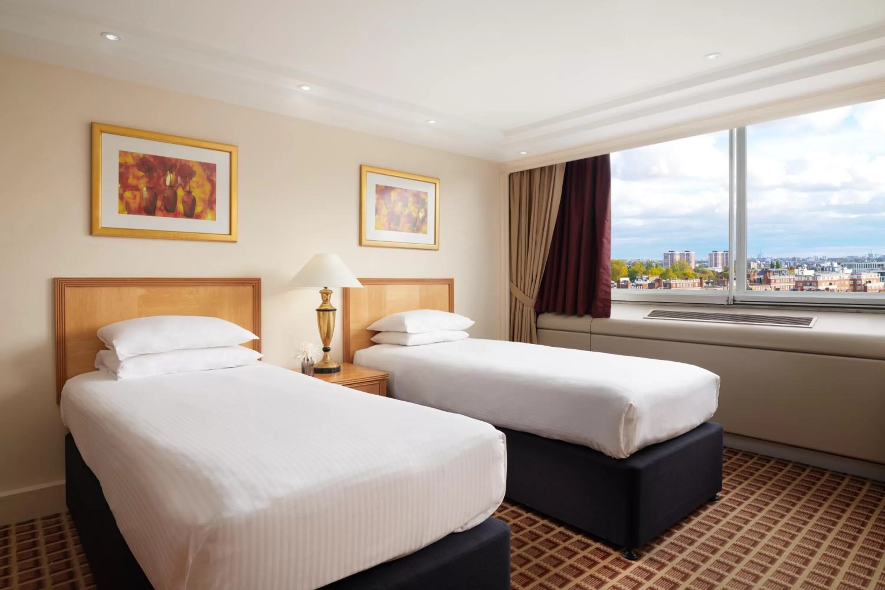 Bedroom, Bed in Copthorne Tara Hotel London Kensington