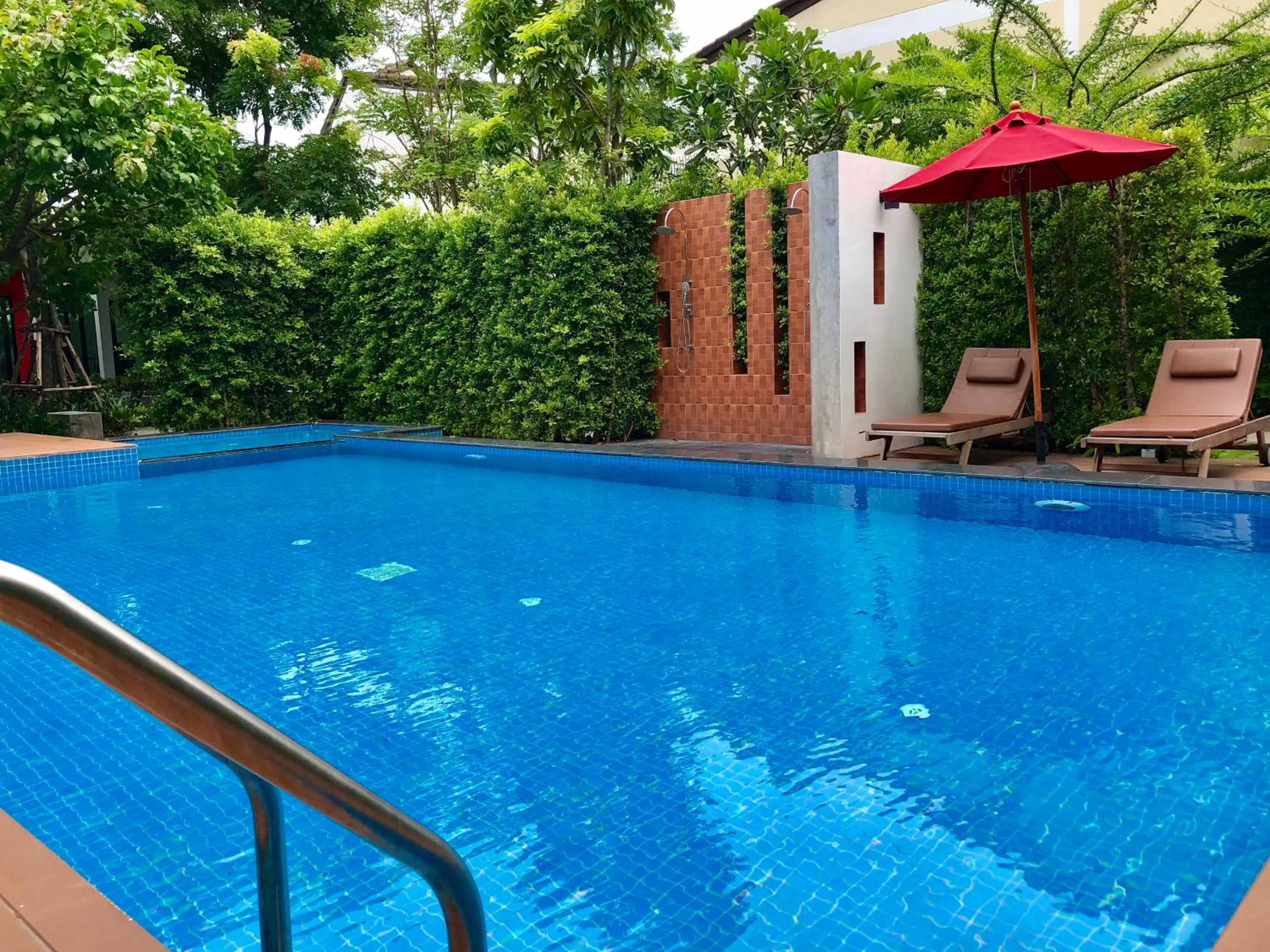 Swimming pool in Golden Sea Pattaya - SHA Extra Plus
