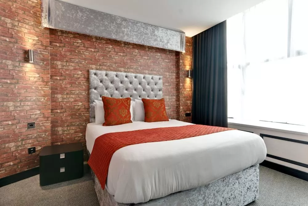 Bedroom, Bed in Print Works Hotel