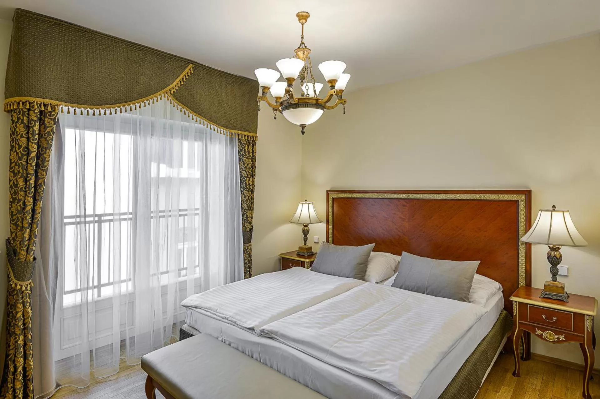 Bed in Residence Romanza