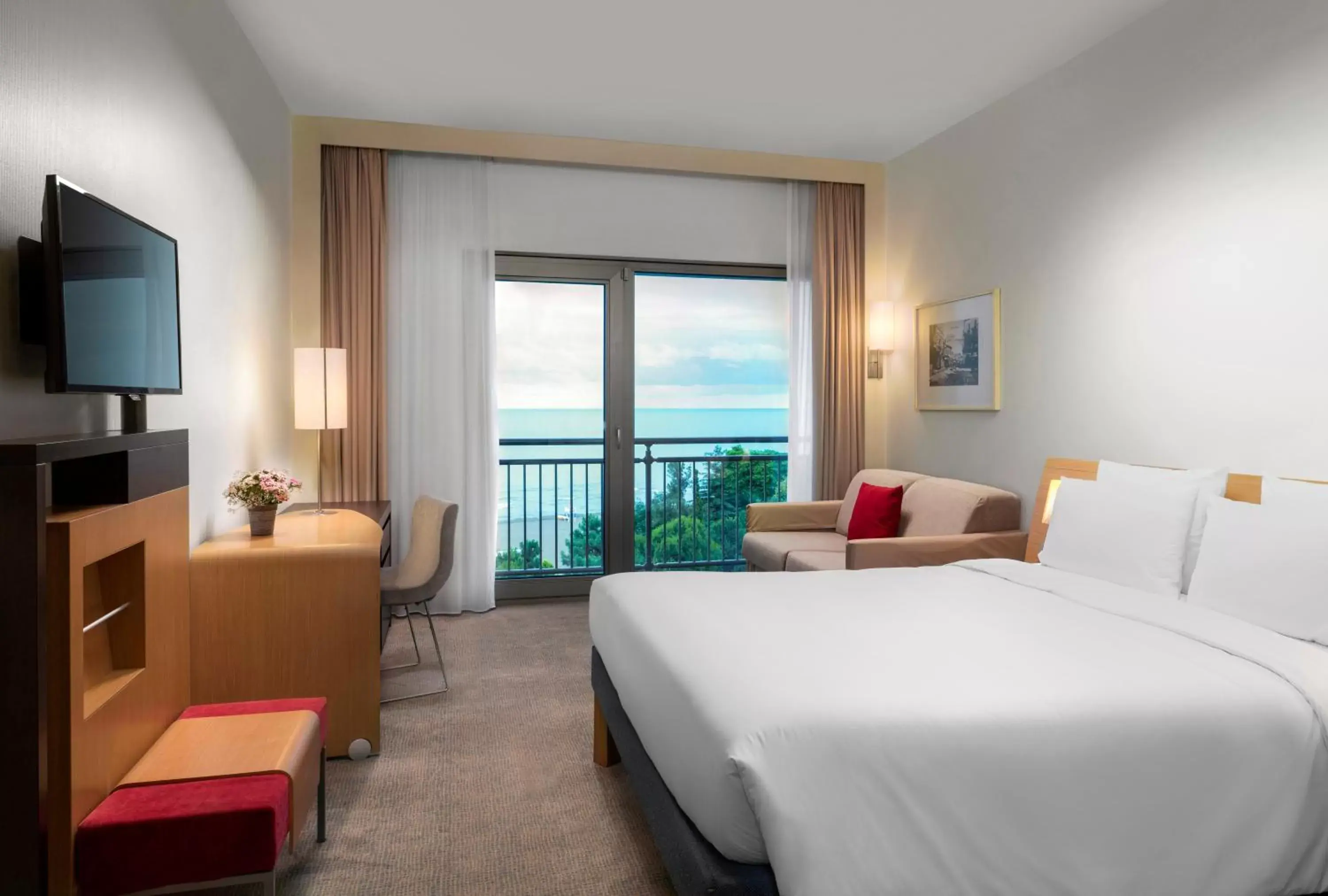 Executive Room with One Double Bed and Sea View in Novotel Trabzon Executive Room with One Double Bed and Sea View in Novotel Trabzon