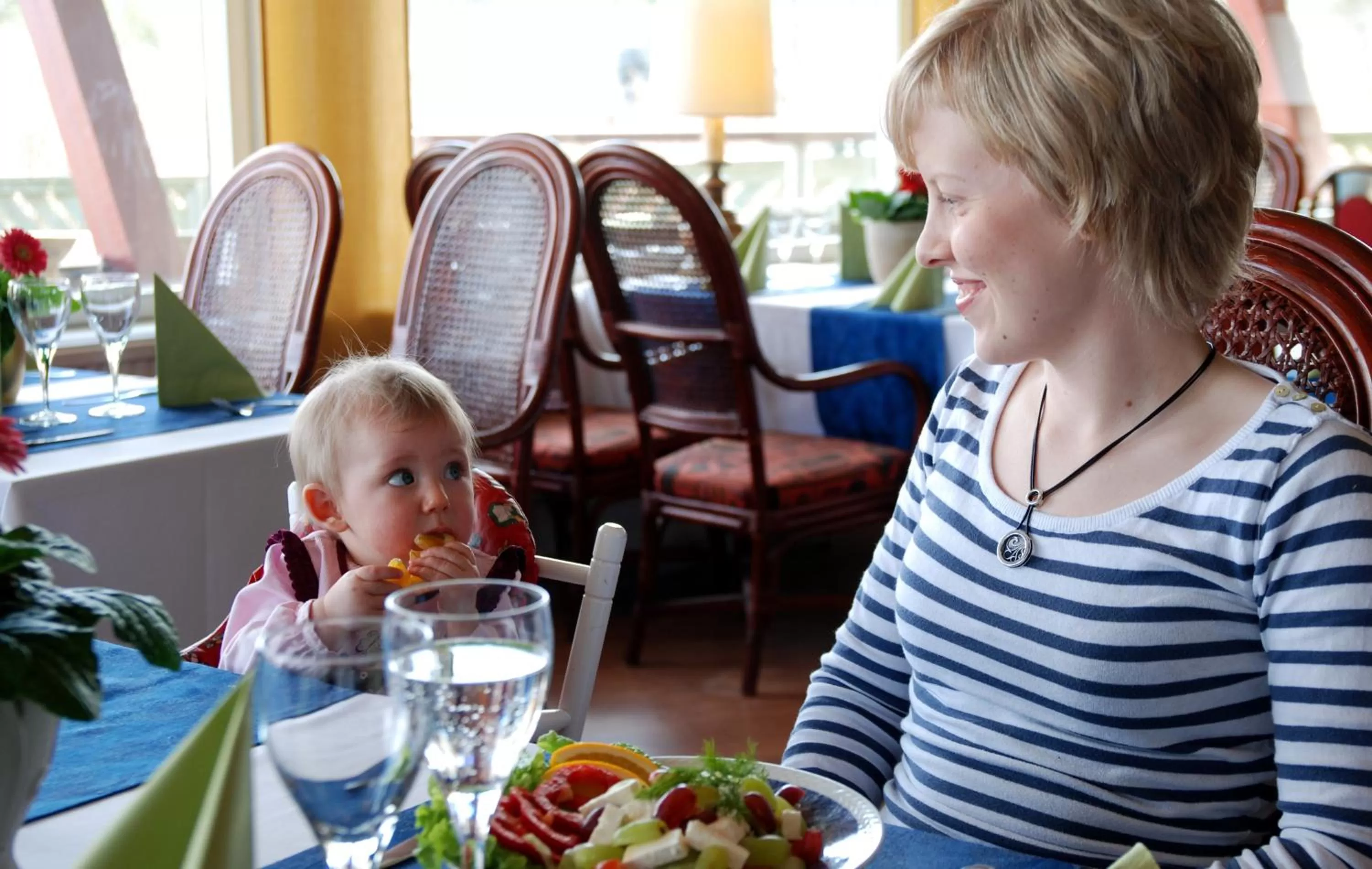 Restaurant/places to eat in Revontuli Resort Rooms