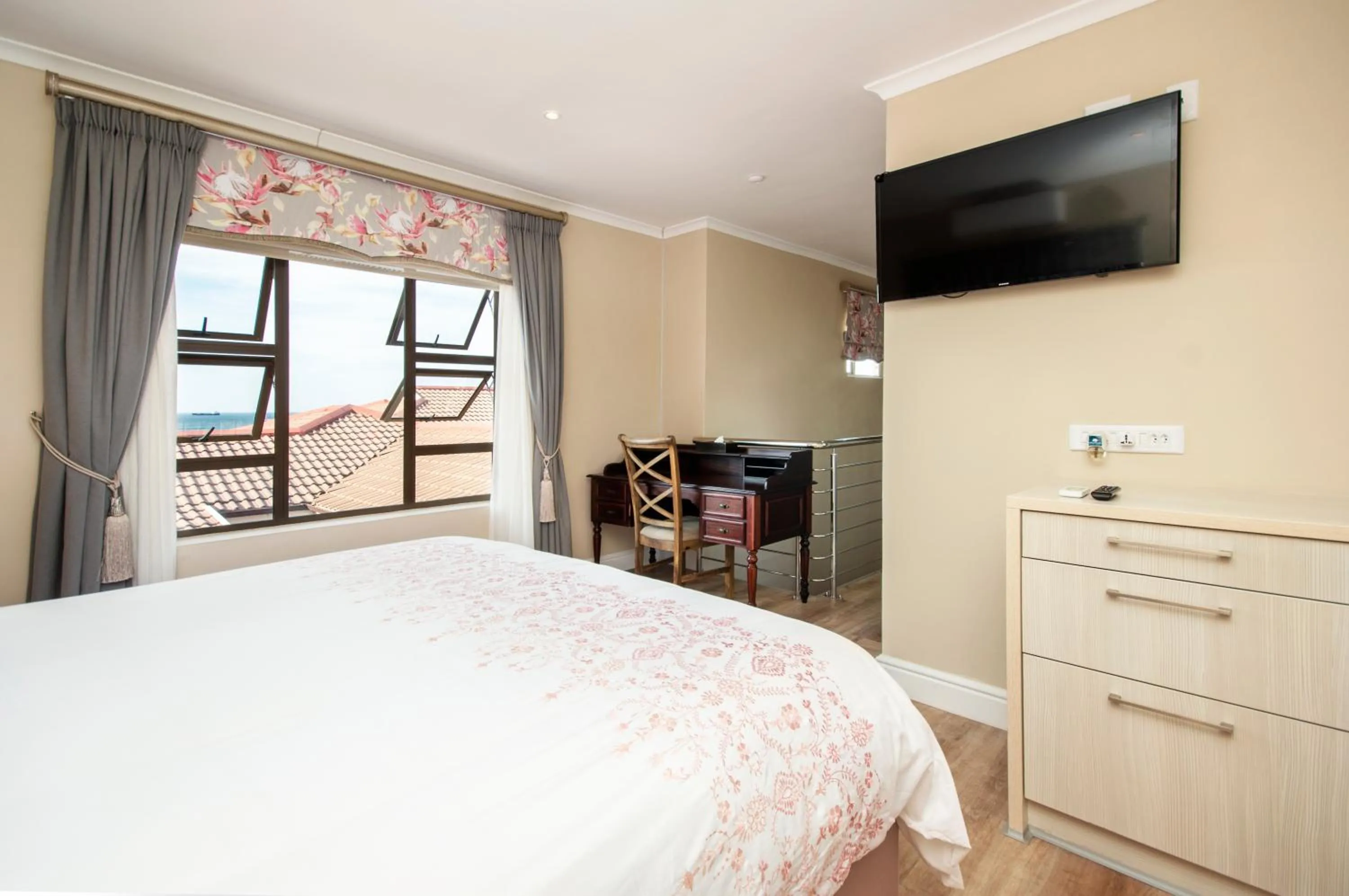 Bed in Nautilus Guesthouse