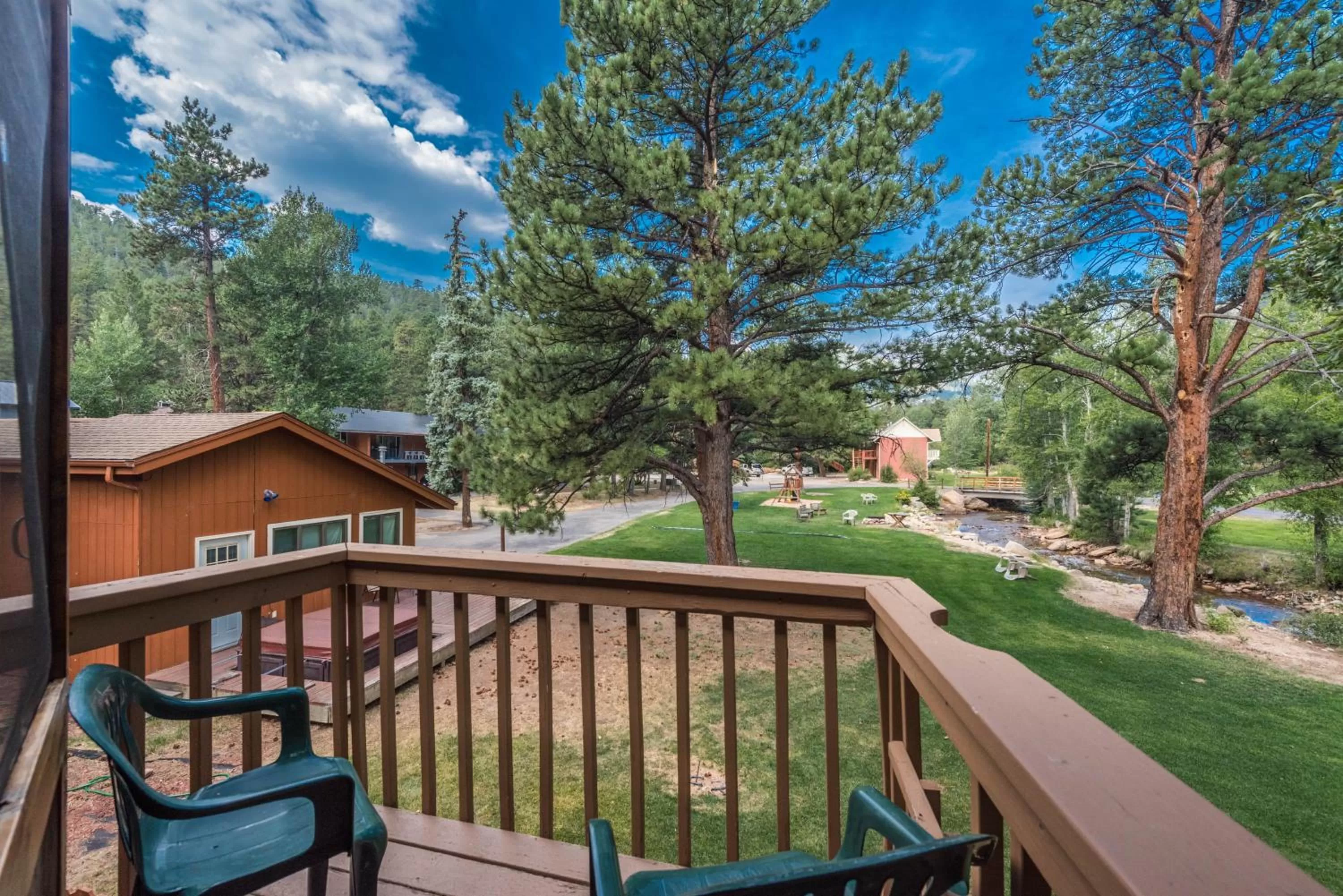 4 Seasons Inn on Fall River