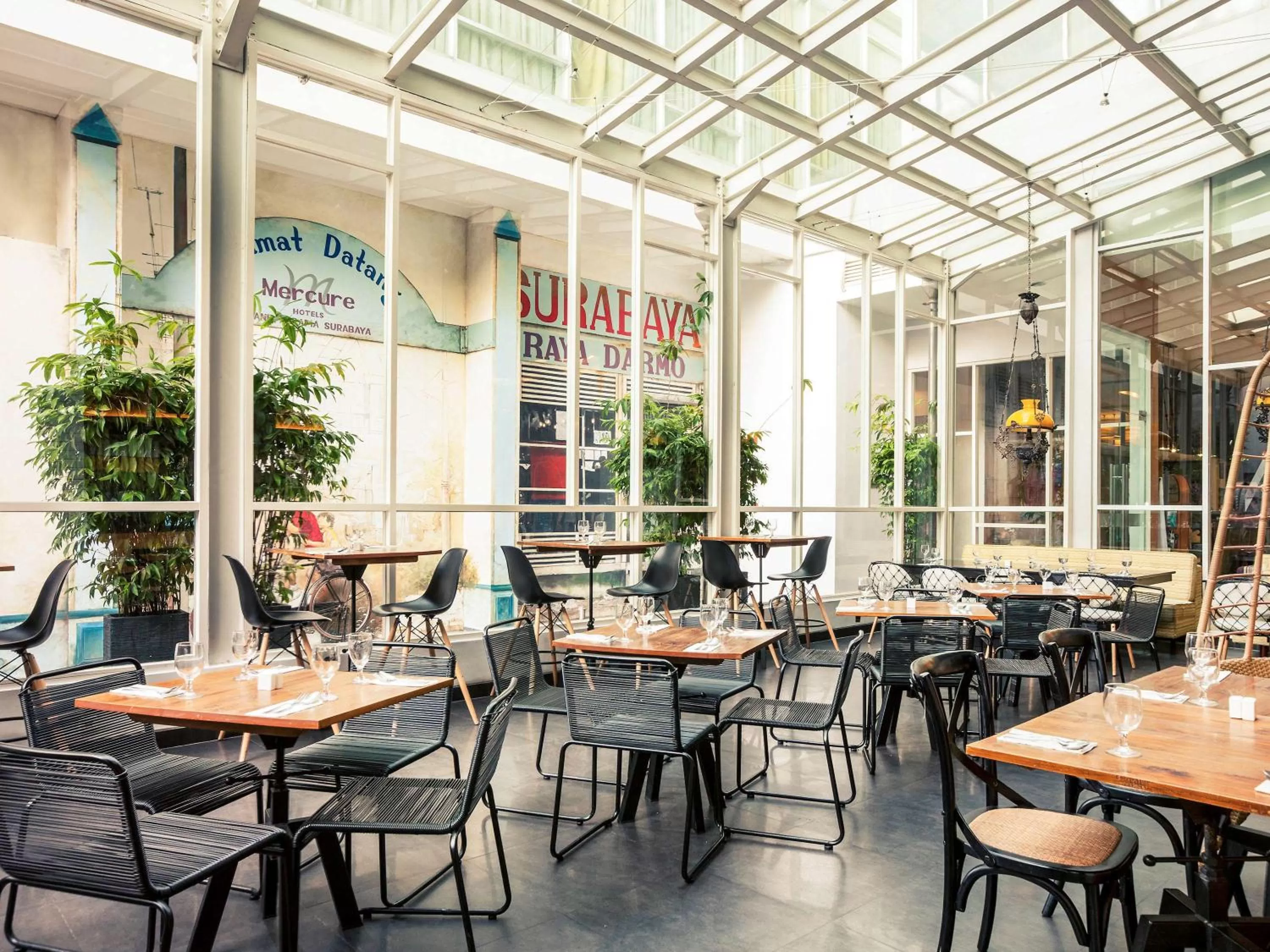 Restaurant/places to eat in Mercure Surabaya Grand Mirama
