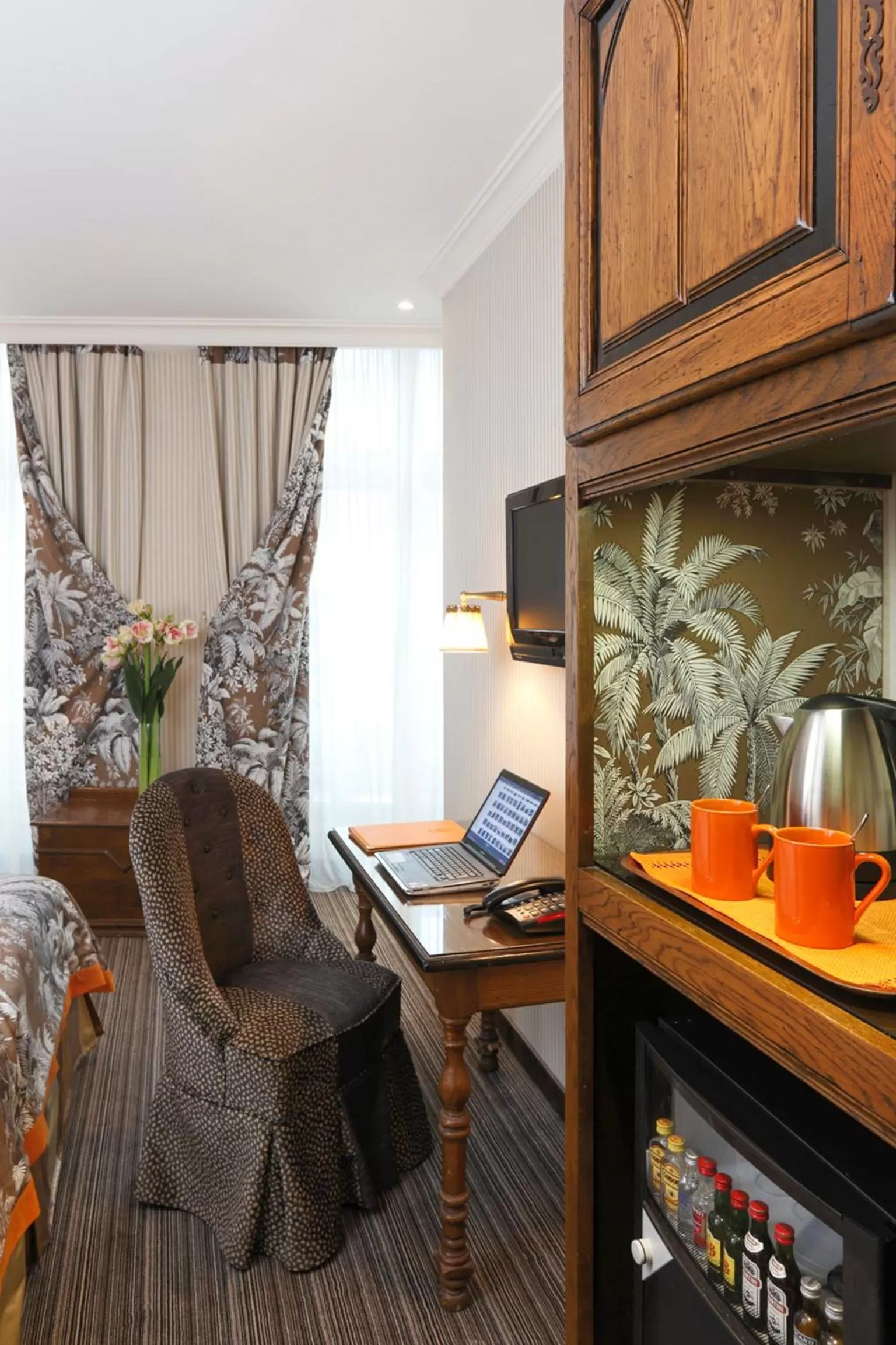 TV and multimedia in Au Manoir Saint Germain