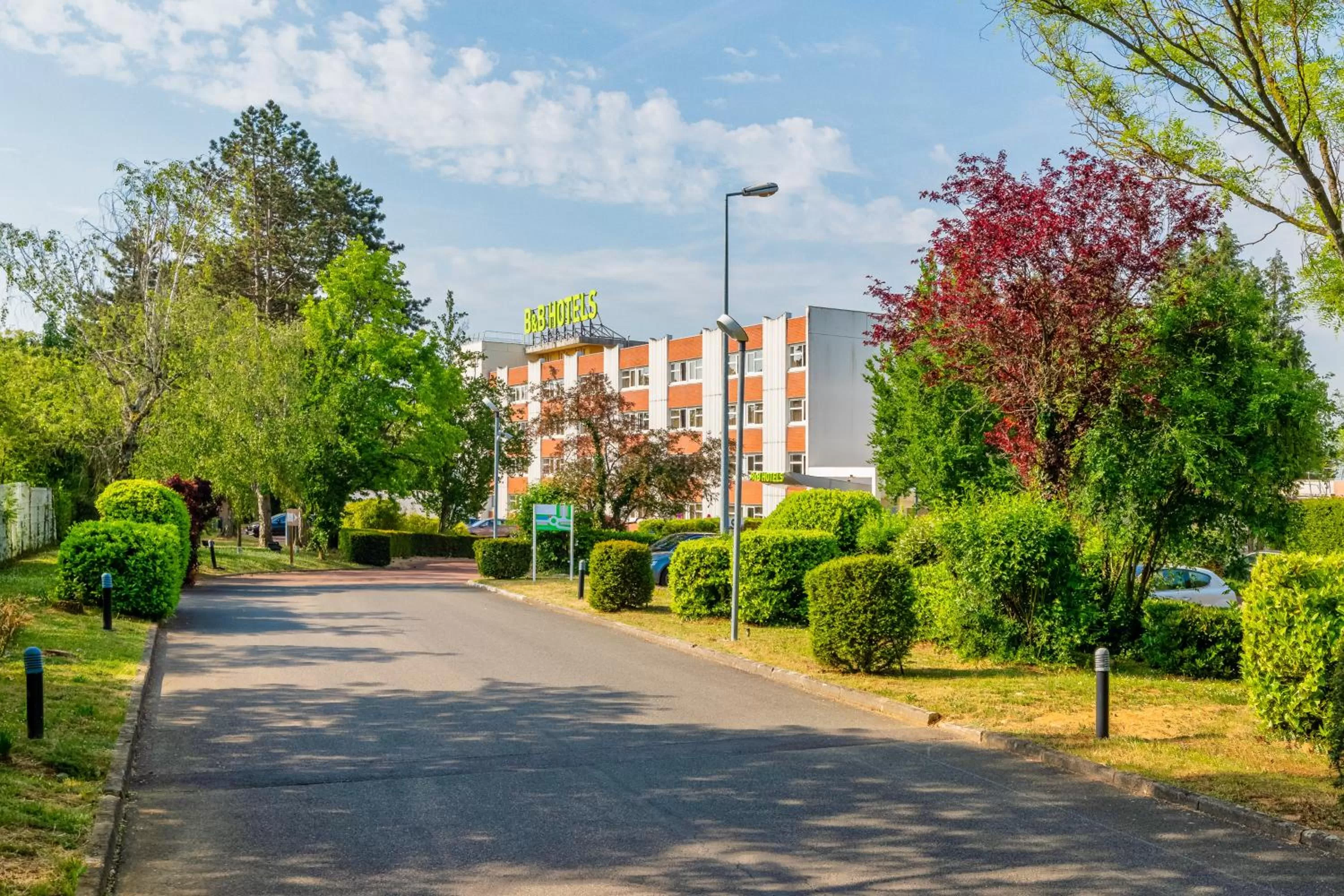 Property building in B&B HOTEL Lyon Nord 4 étoiles