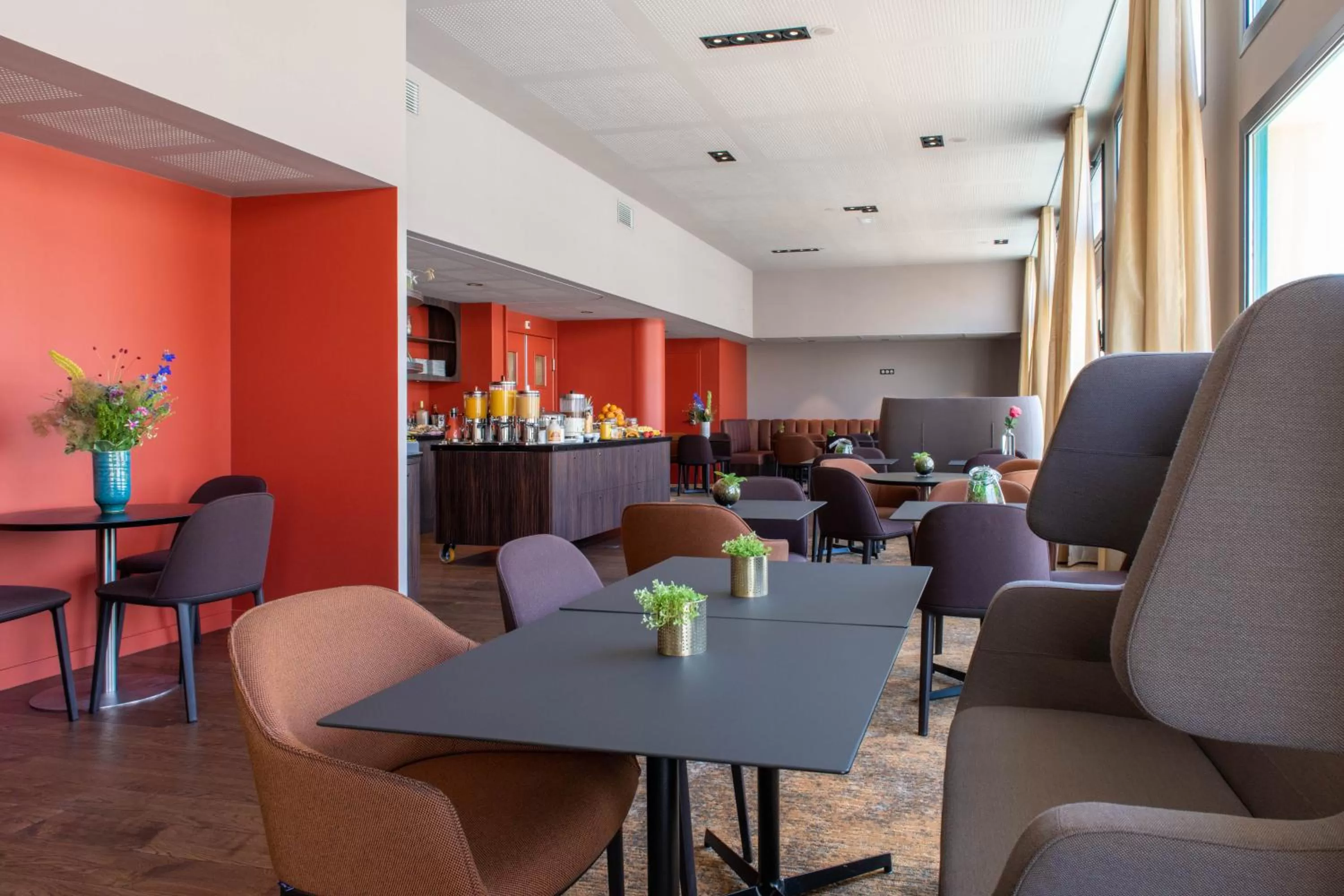 Restaurant/places to eat in Best Western Premier Le Masq Hotel