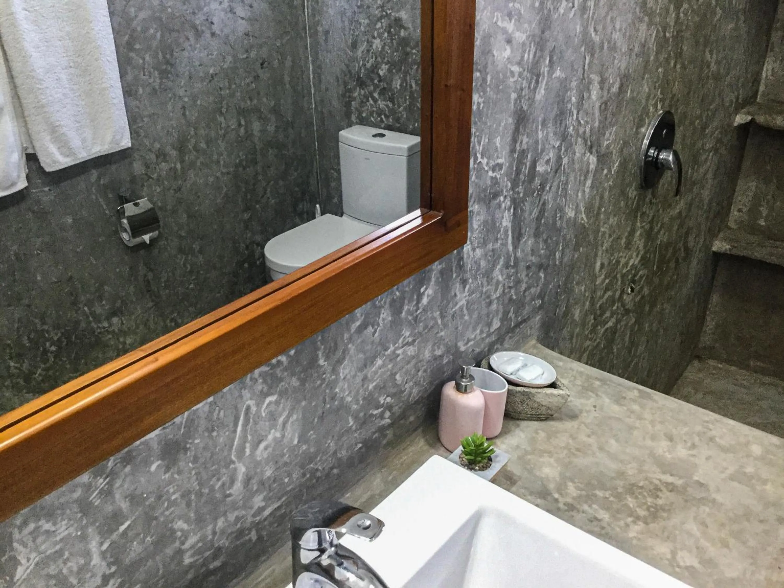 Day in Hanthana House