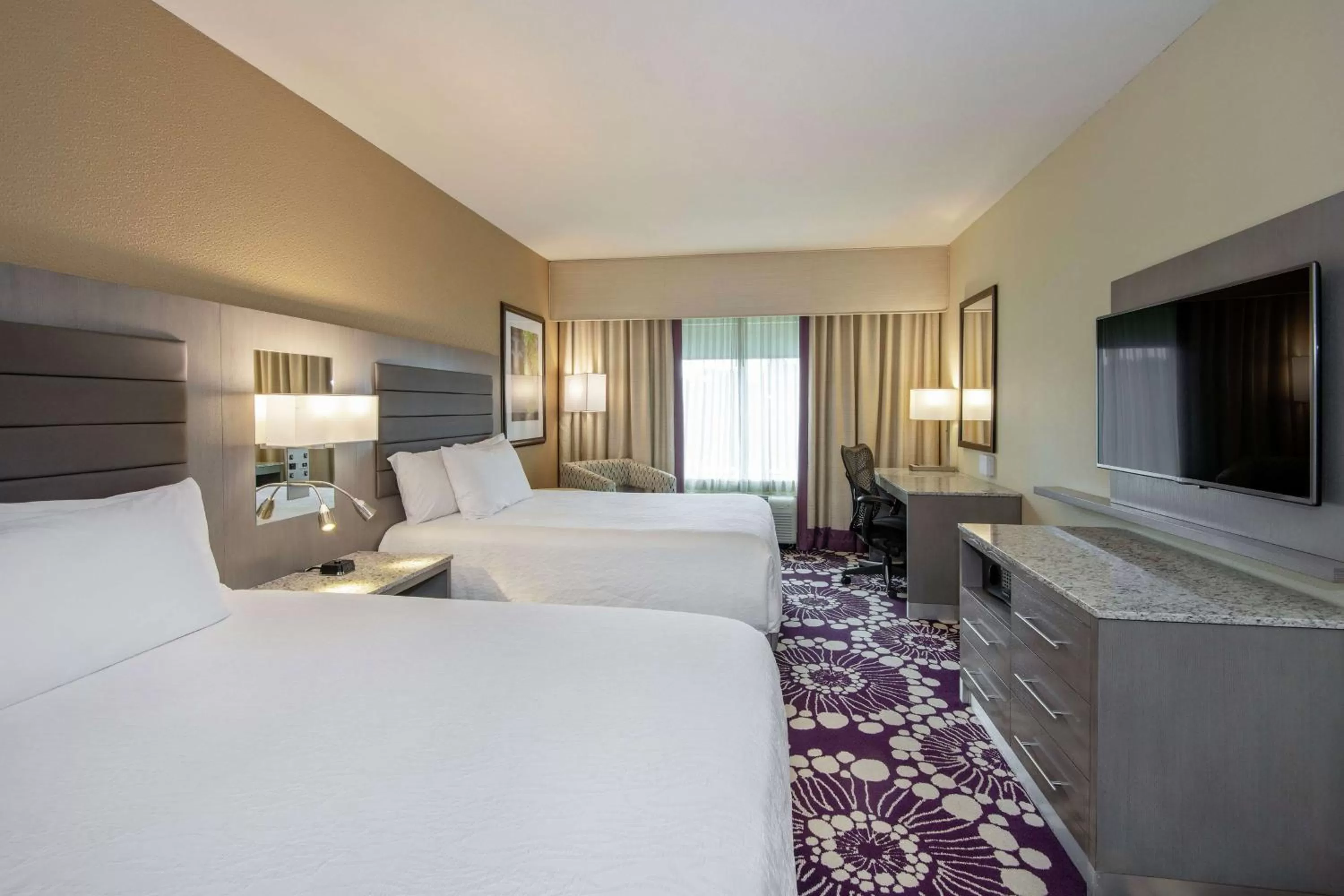 Bedroom, Bed in Hilton Garden Inn Raleigh/Crabtree Valley