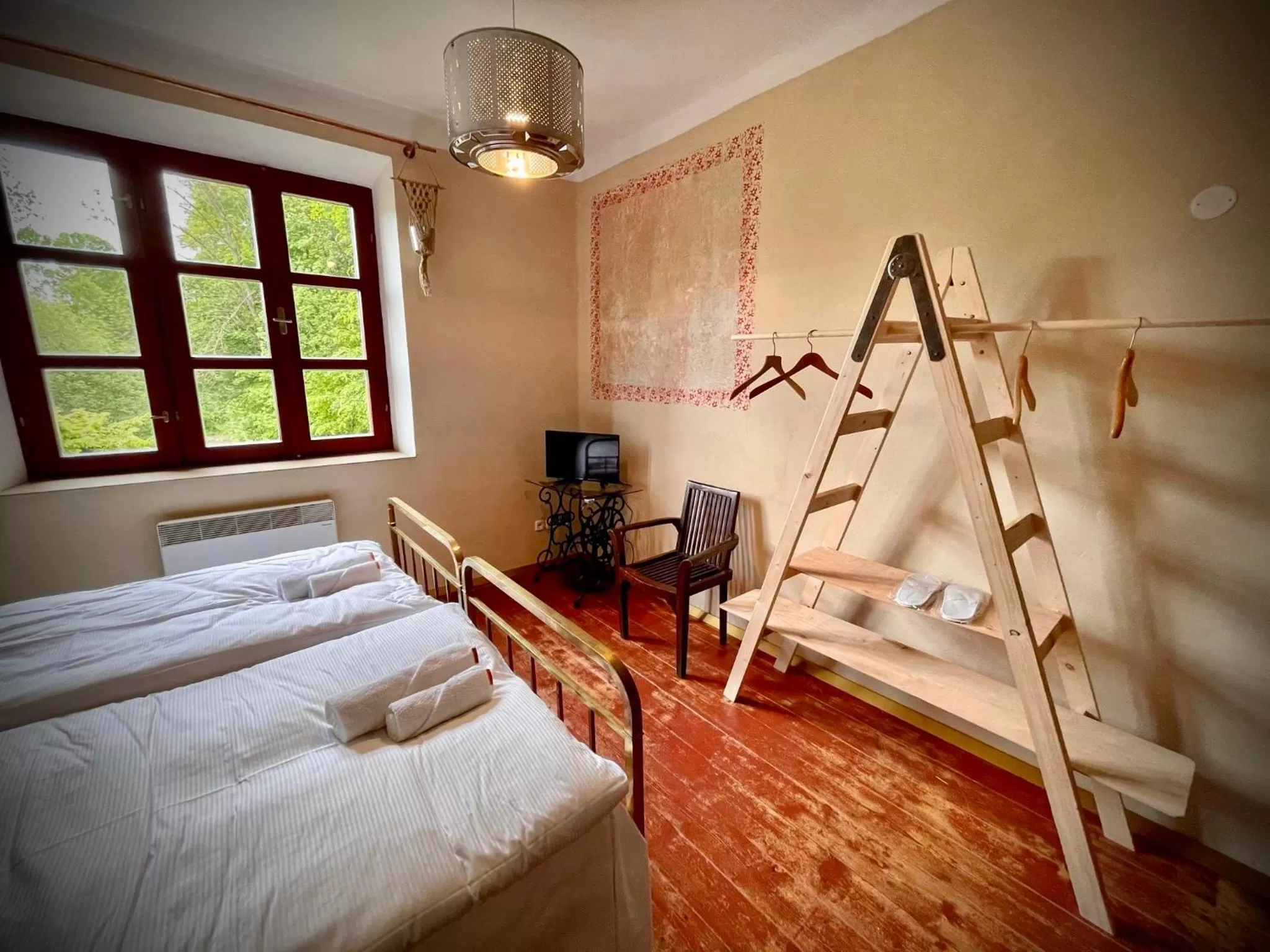 Bed in HARABURDI® Recyclart Hotel