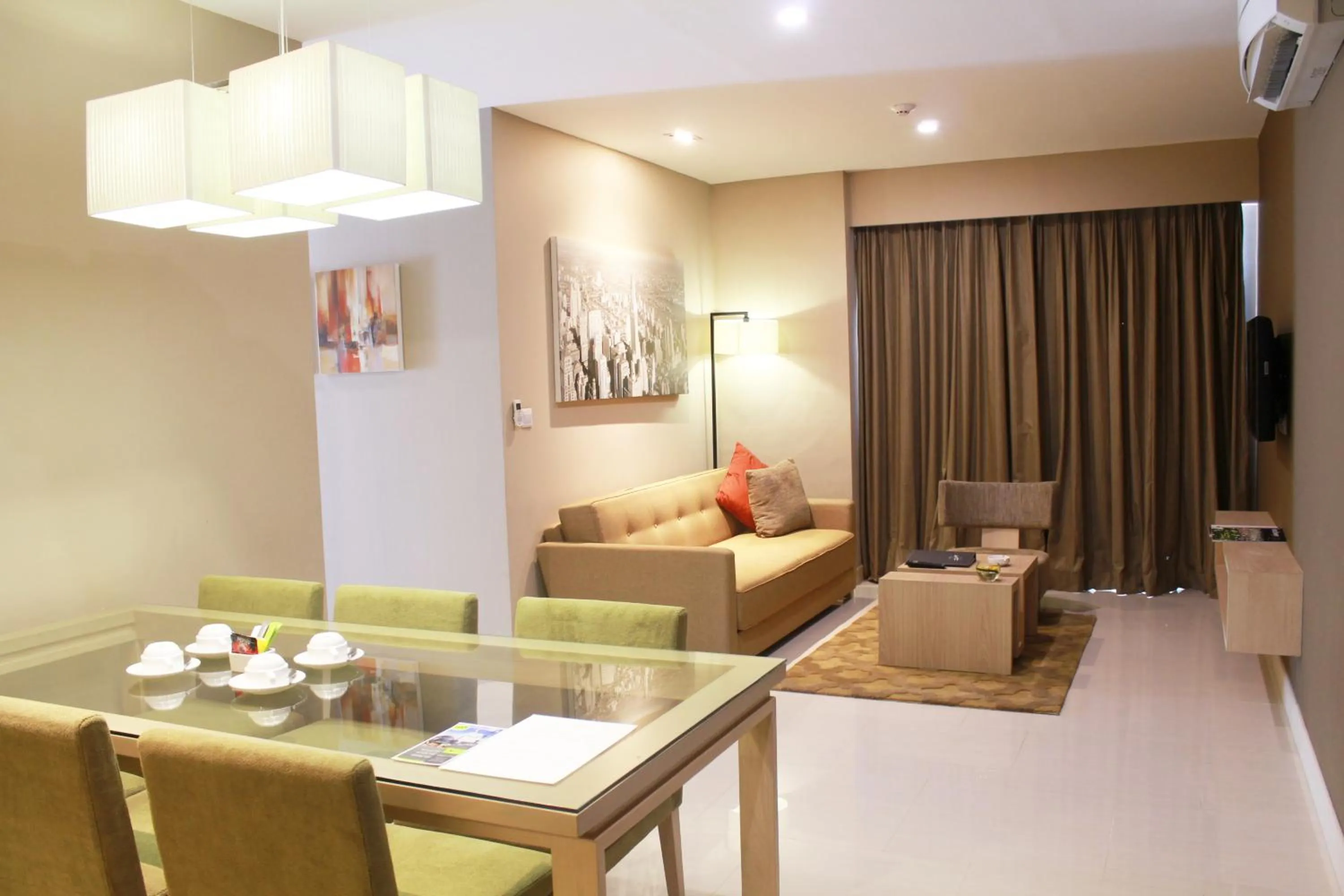 Living room, Bed in eL Hotel Jakarta