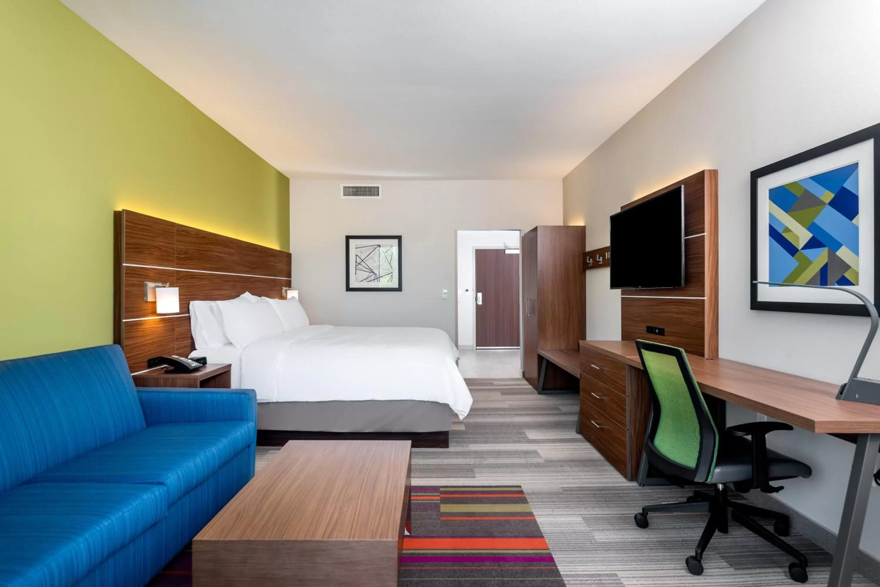 Photo of the whole room, Bed in Holiday Inn Express & Suites Santa Ana - Orange County by IHG
