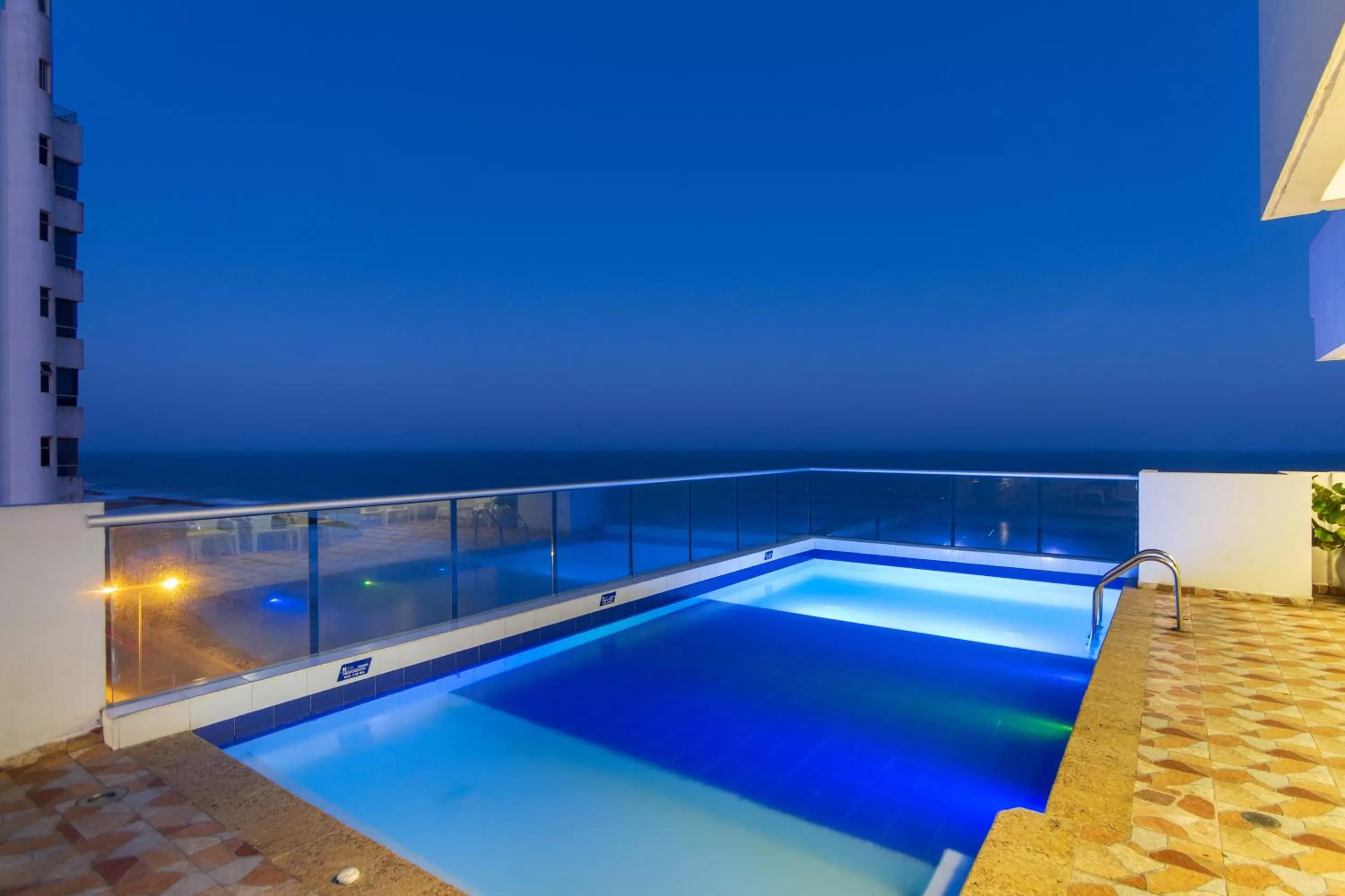 Swimming pool in Hotel Aixo Suites By GEH Suites