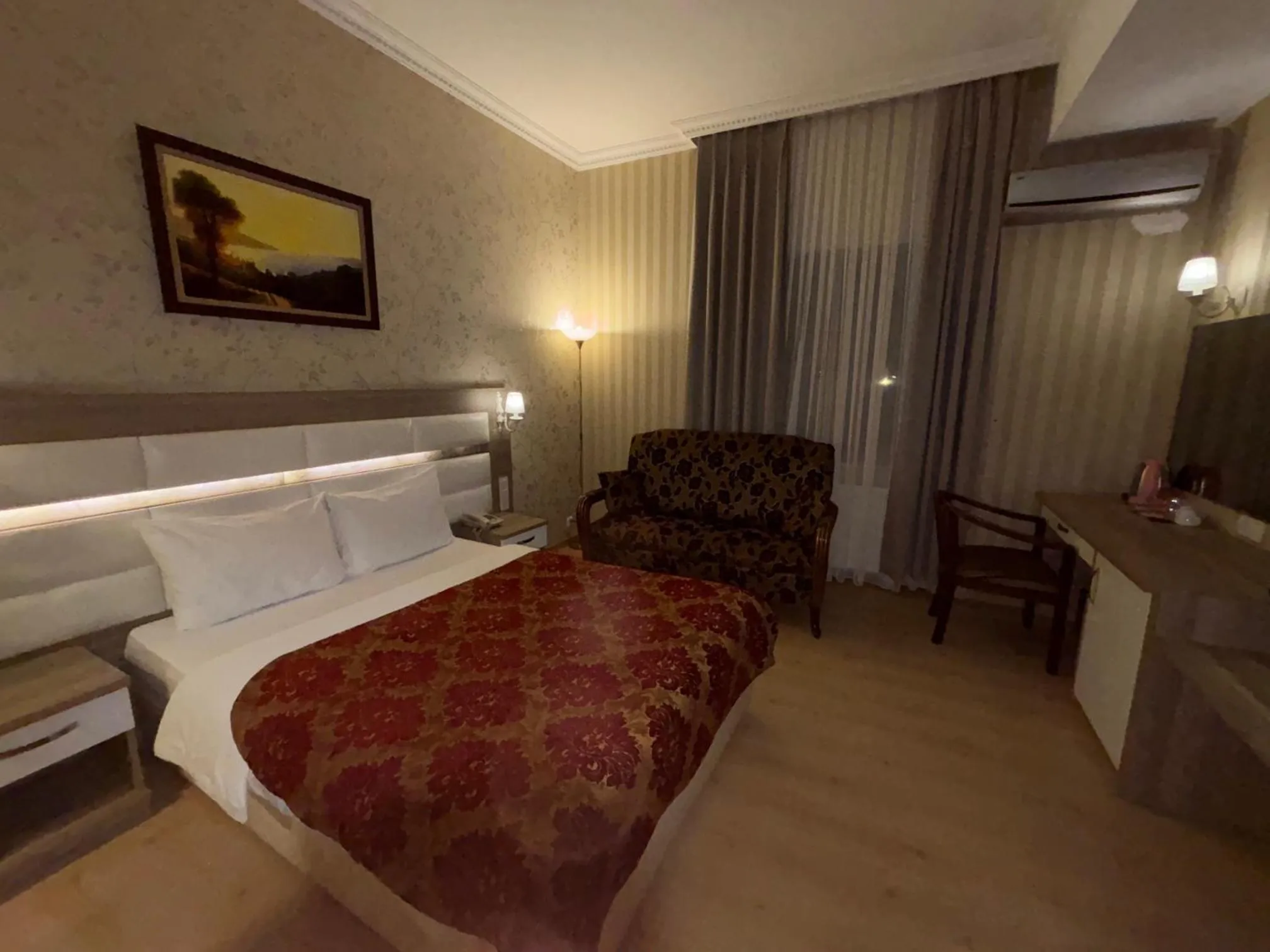 Photo of the whole room, Bed in Nil Hotel İstanbul City Center
