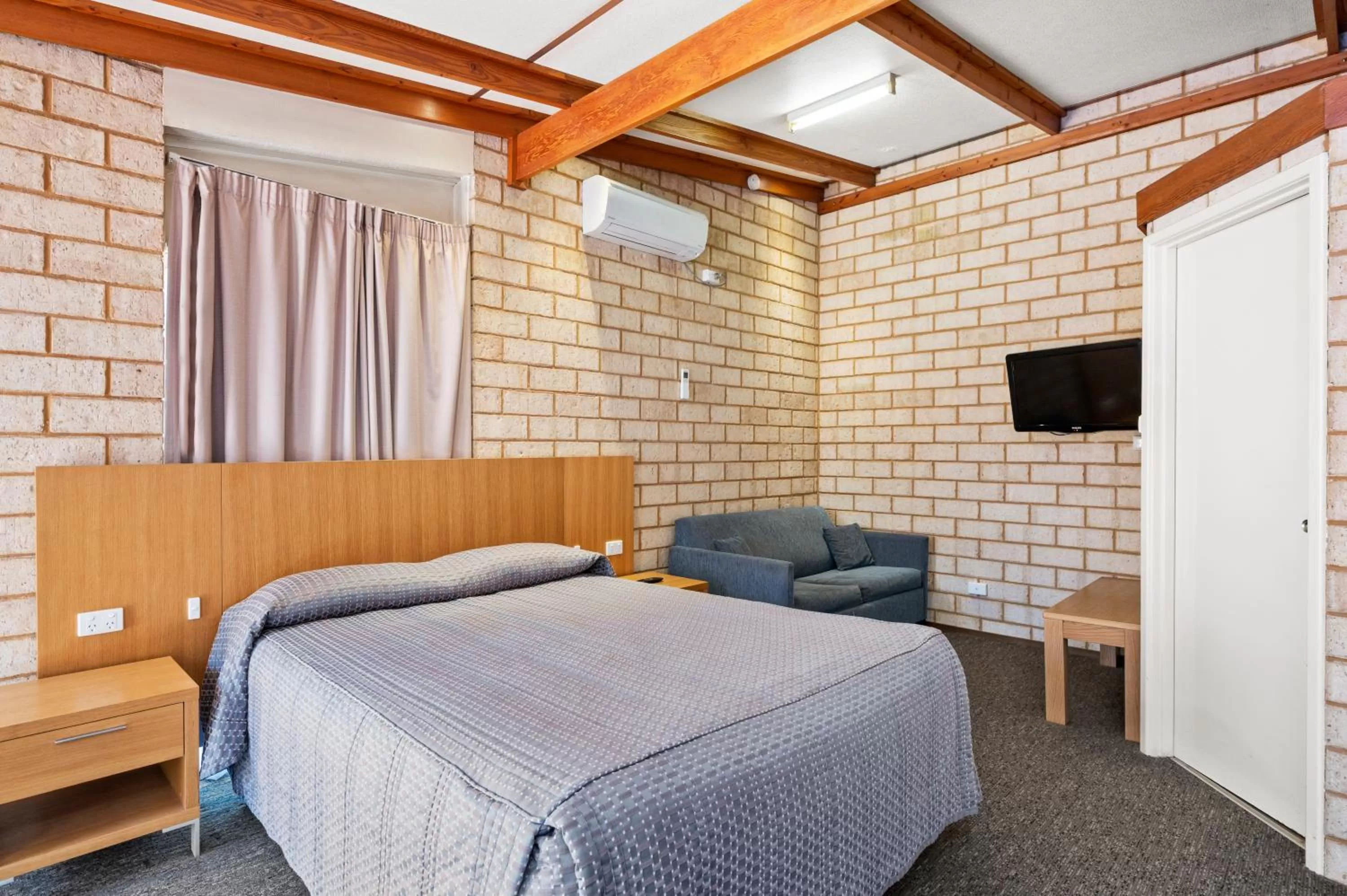 Bed in The View On Hannans Kalgoorlie