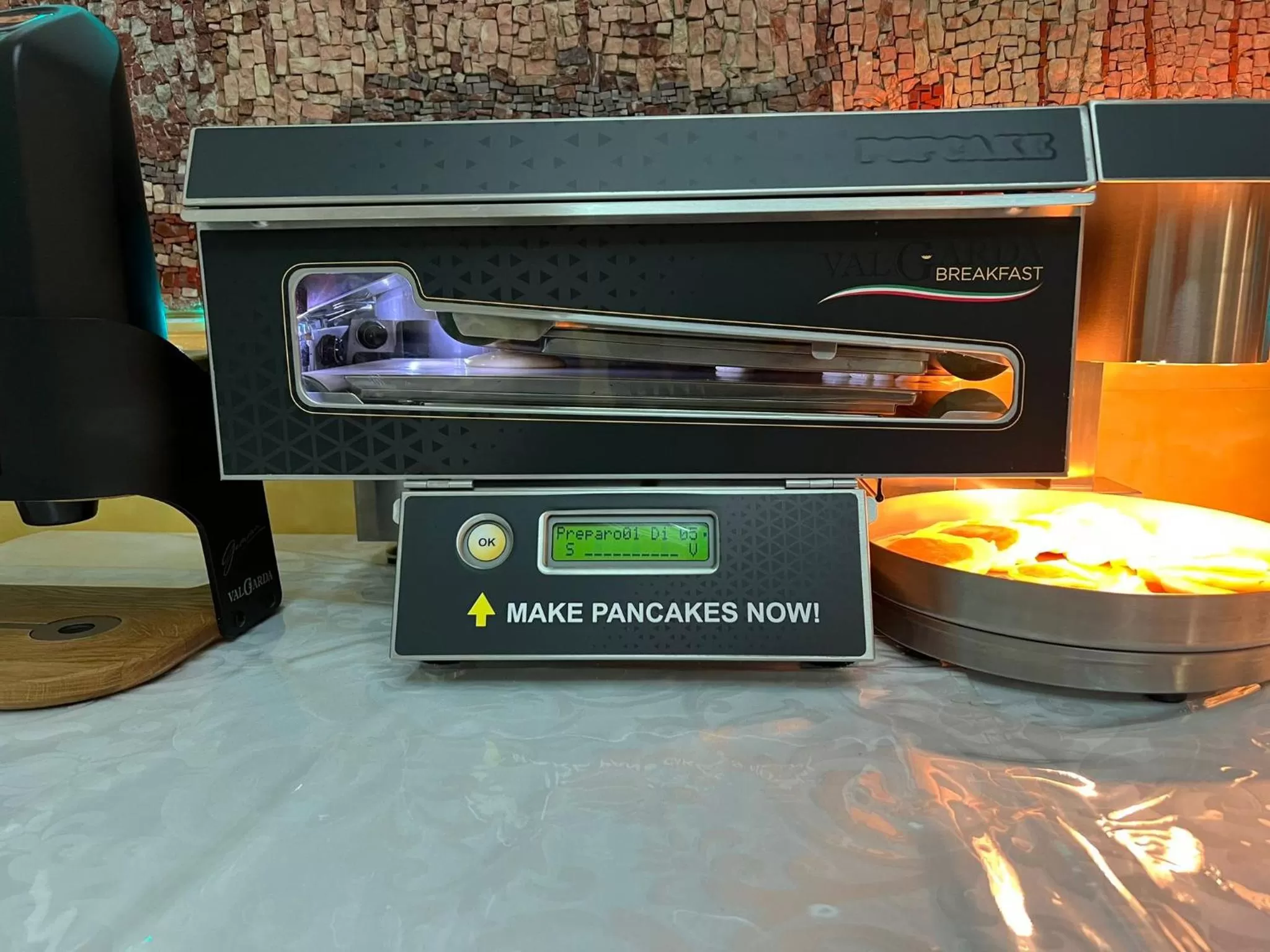 Breakfast in Hotel Mondial