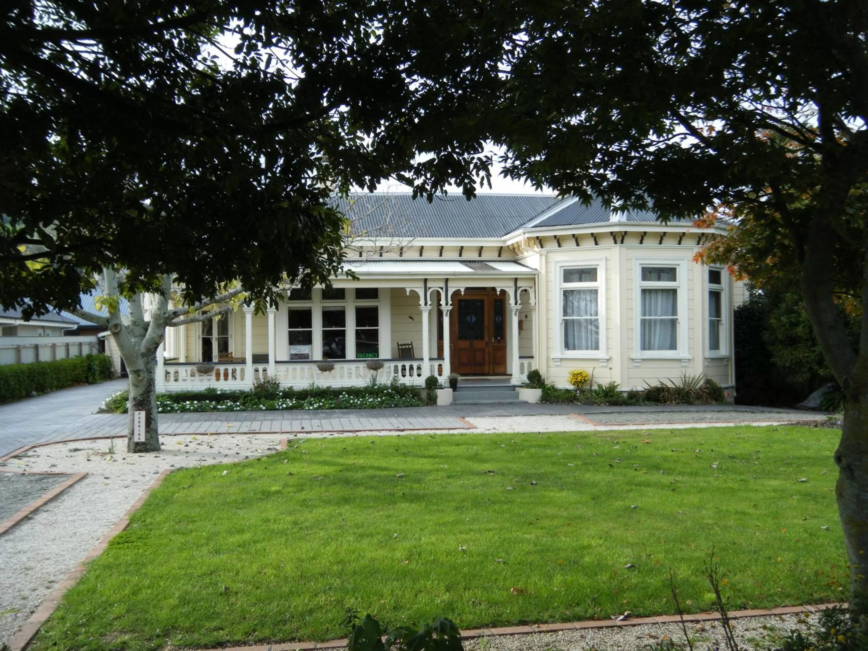 Property Building in Collingwood Manor