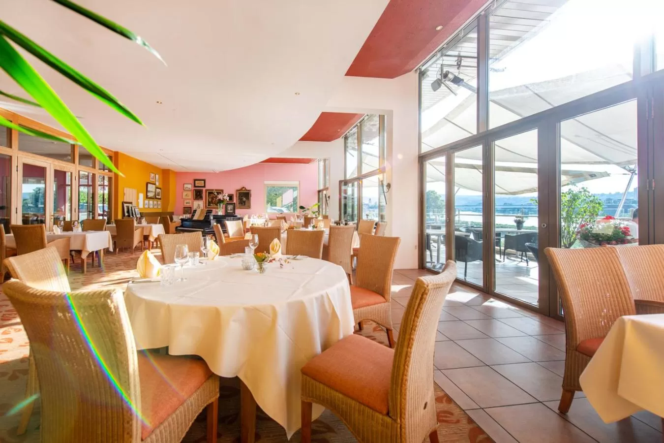 Restaurant/places to eat in Diehls Hotel