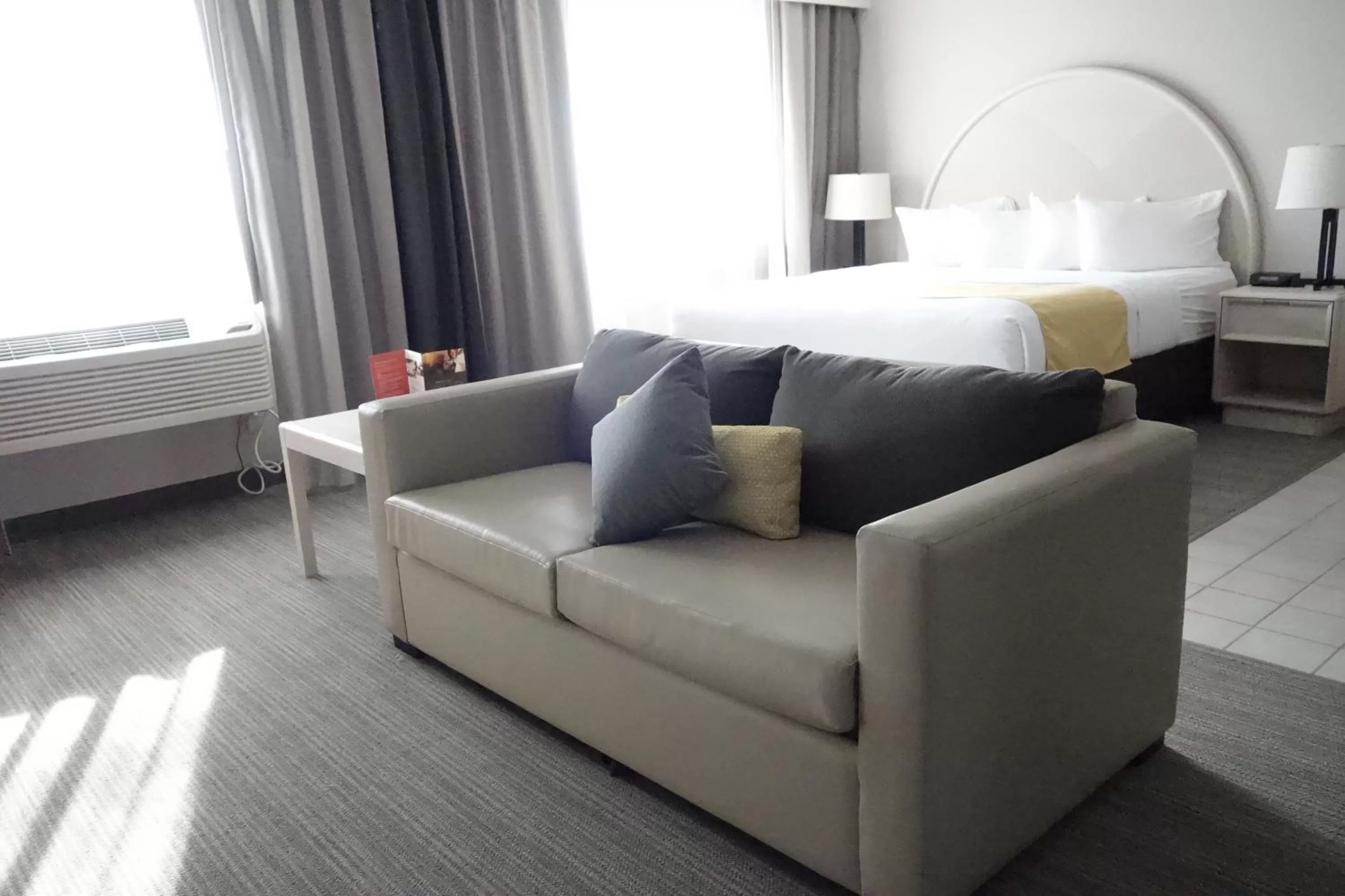 Photo of the whole room, Bed in Country Inn & Suites by Radisson, Sidney, NE