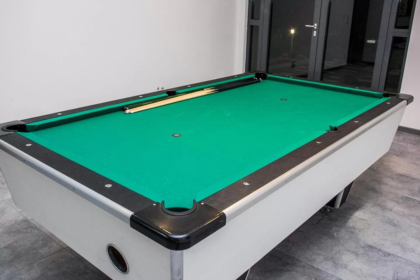 Billiard in Resident Rene