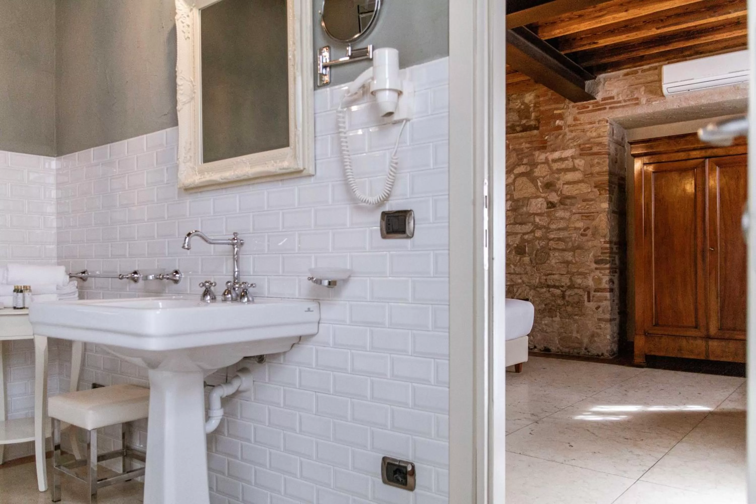 Bathroom in Classique