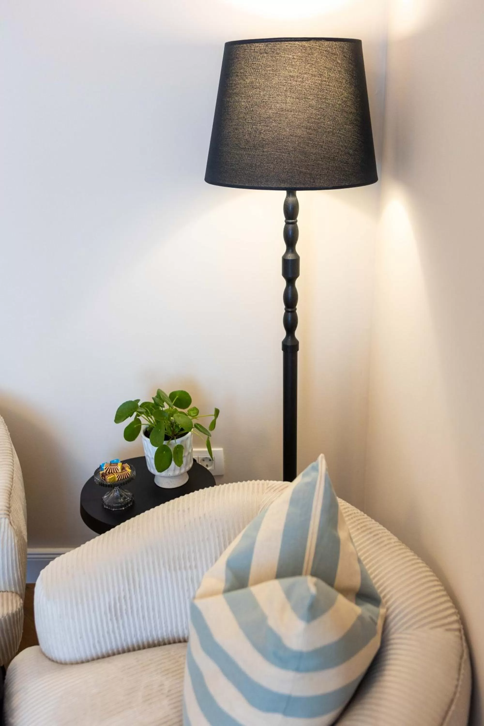 Seating area in City and Style Luxury Rooms Split