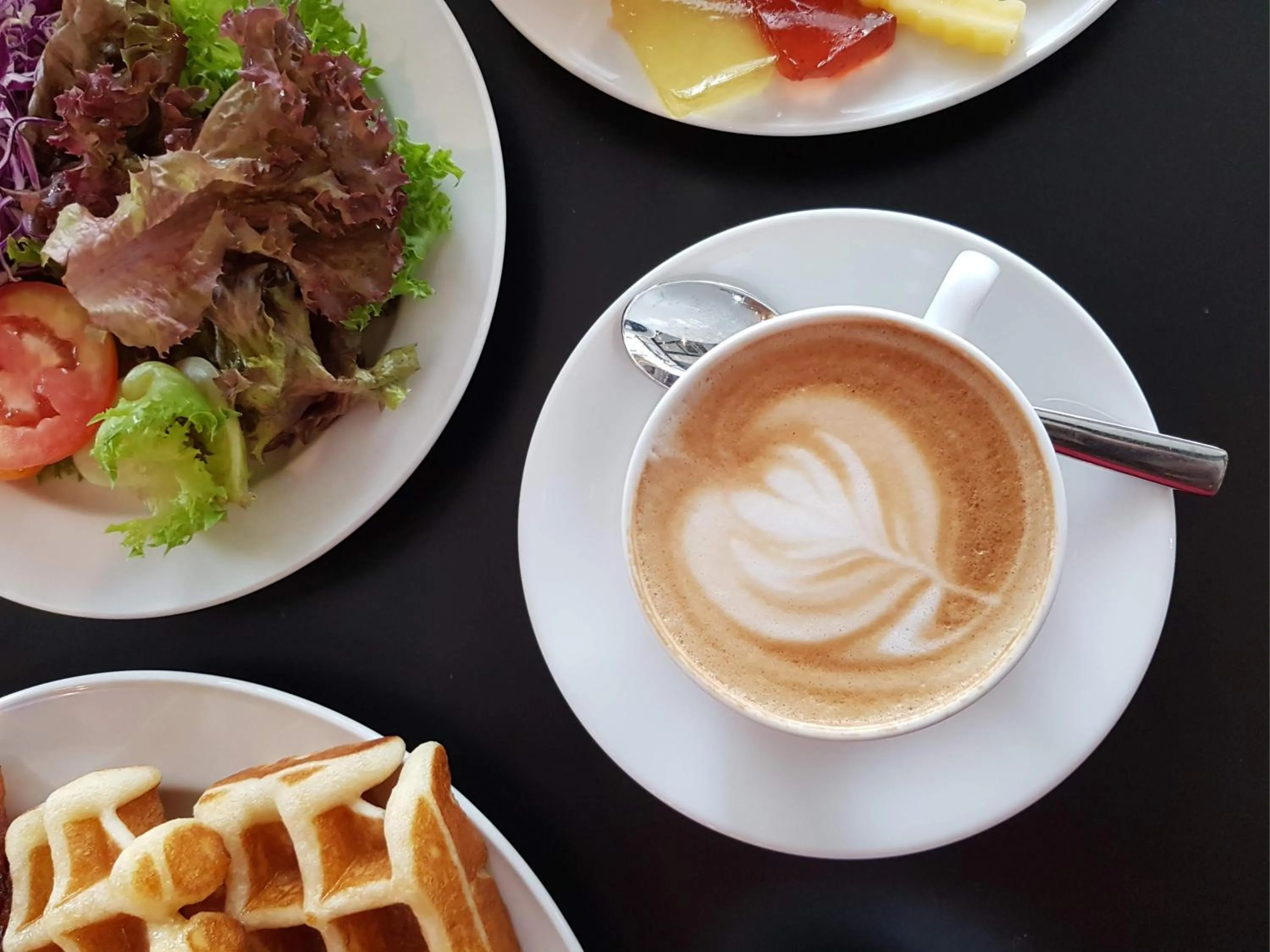 Food and drinks in Hotel Clover Asoke - SHA Extra Plus