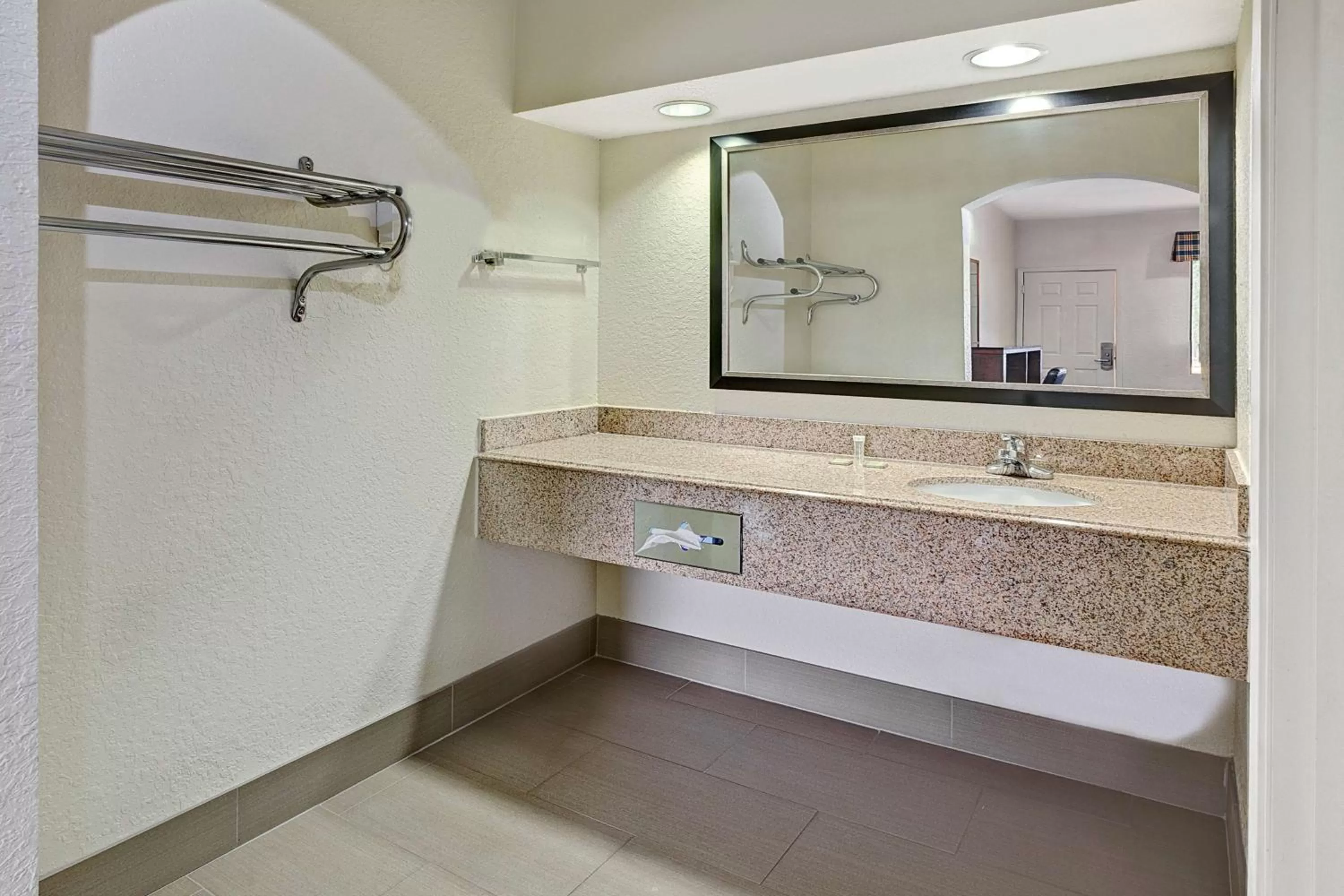 Two King Beds - Mobility/Hearing Accessible with Roll-In Shower - Non-Smoking in Super 8 by Wyndham Houston Hobby Airport South