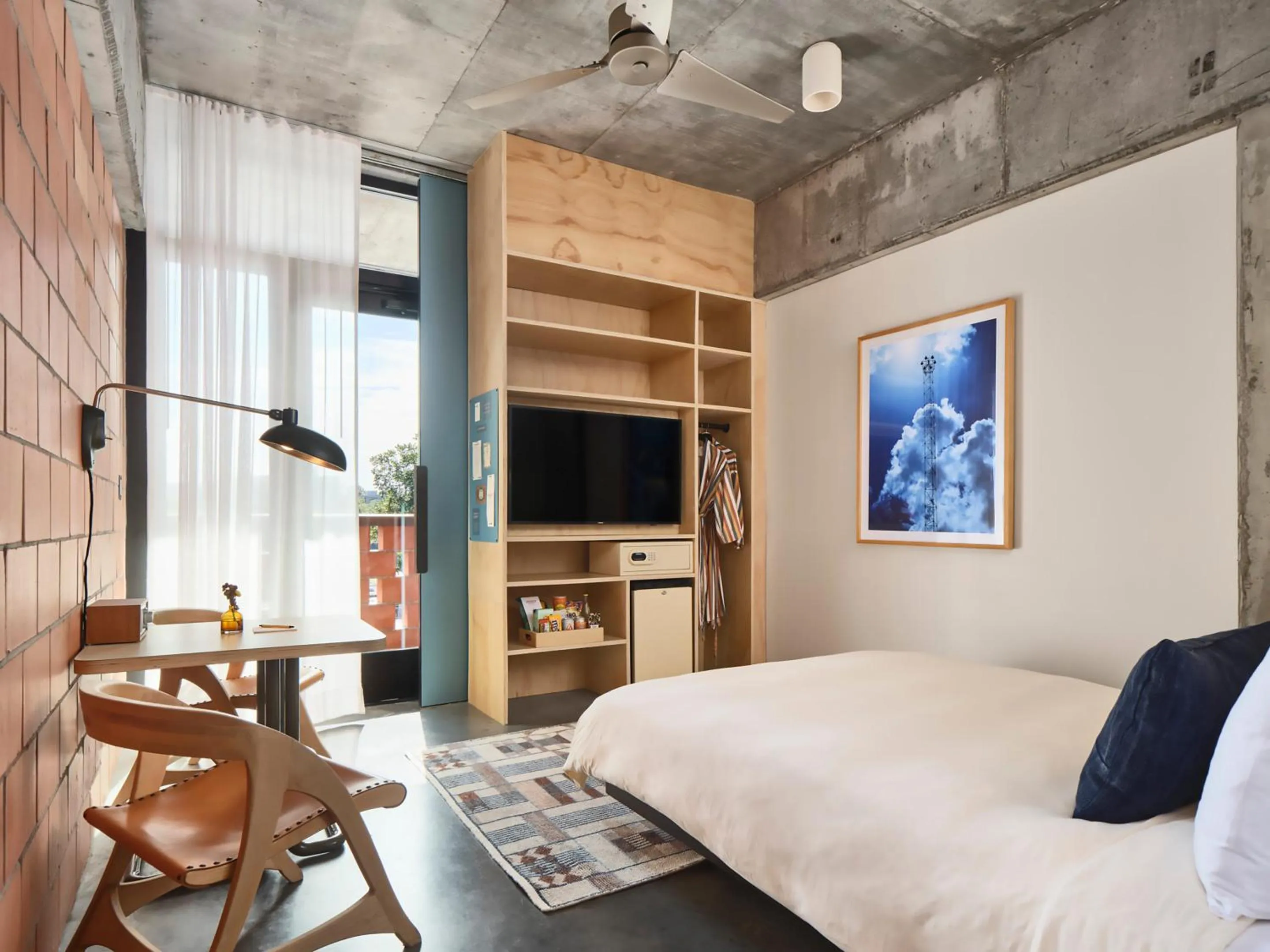 Standard Queen Room in The Carpenter Hotel