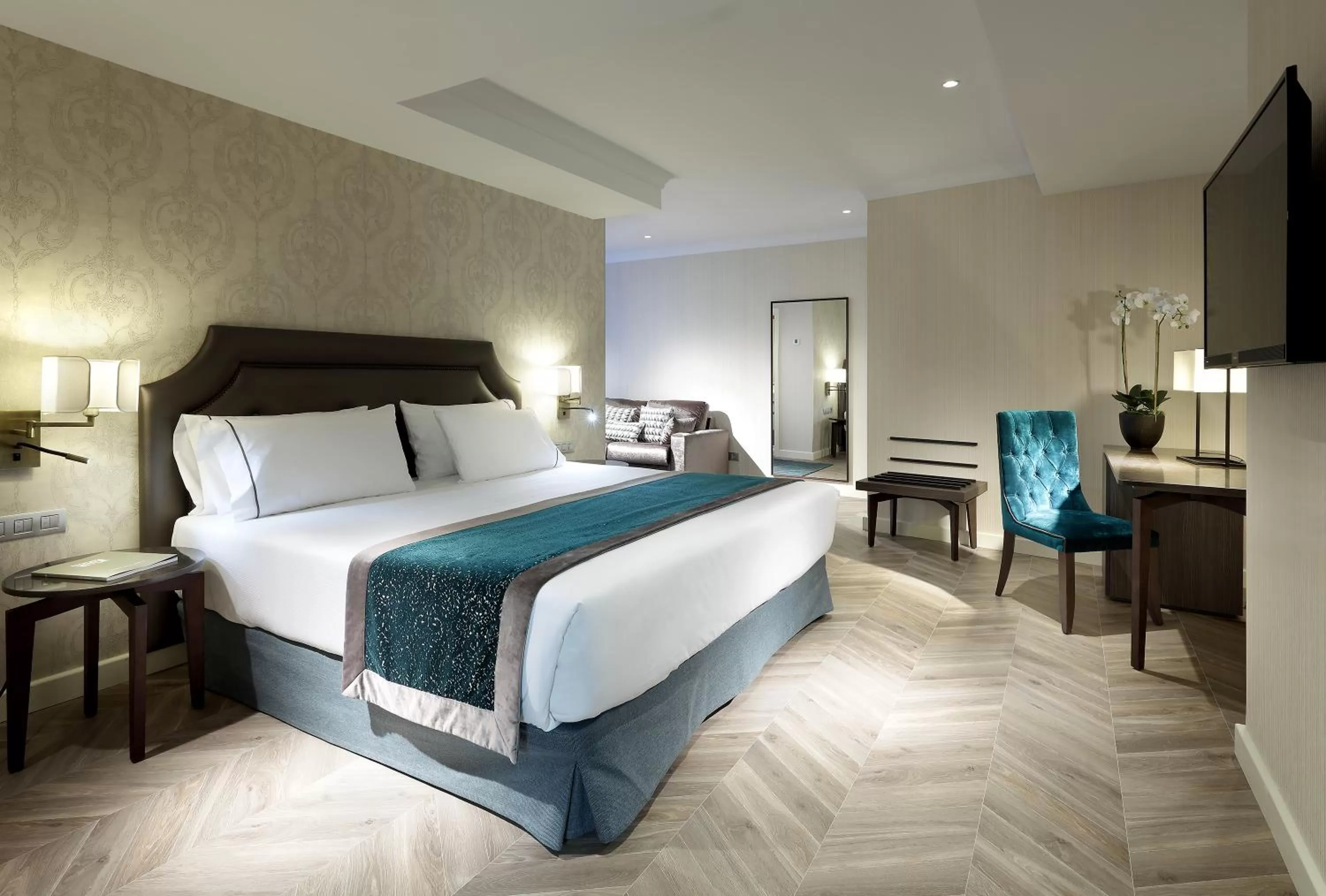 Photo of the whole room, Bed in Eurostars Casa de la Lírica